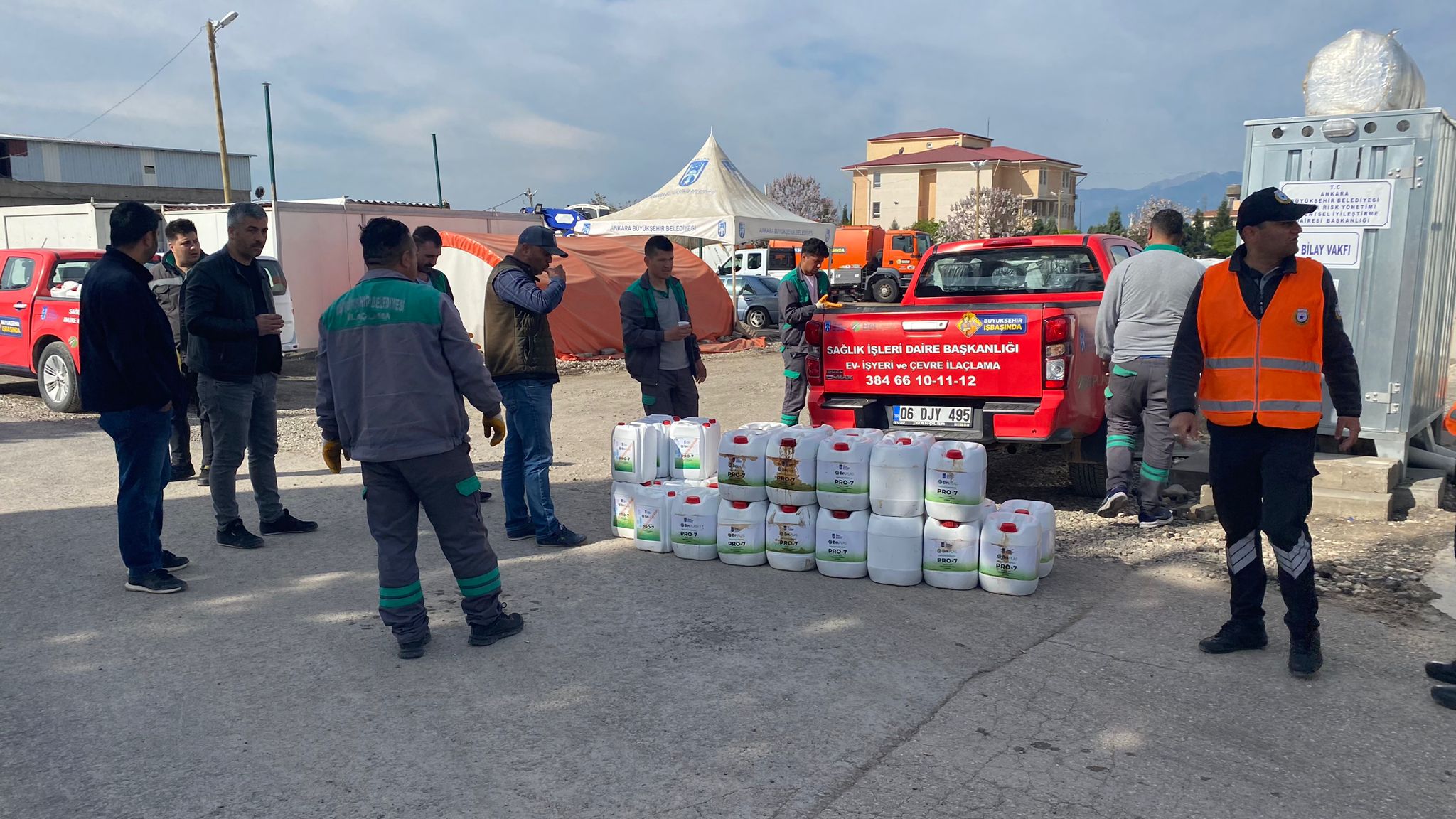 Deprem bölgesine desteklerini sürdüren Ankara Büyükşehir Belediyesi, Kahramanmaraş’taki afetzede çiftçilere