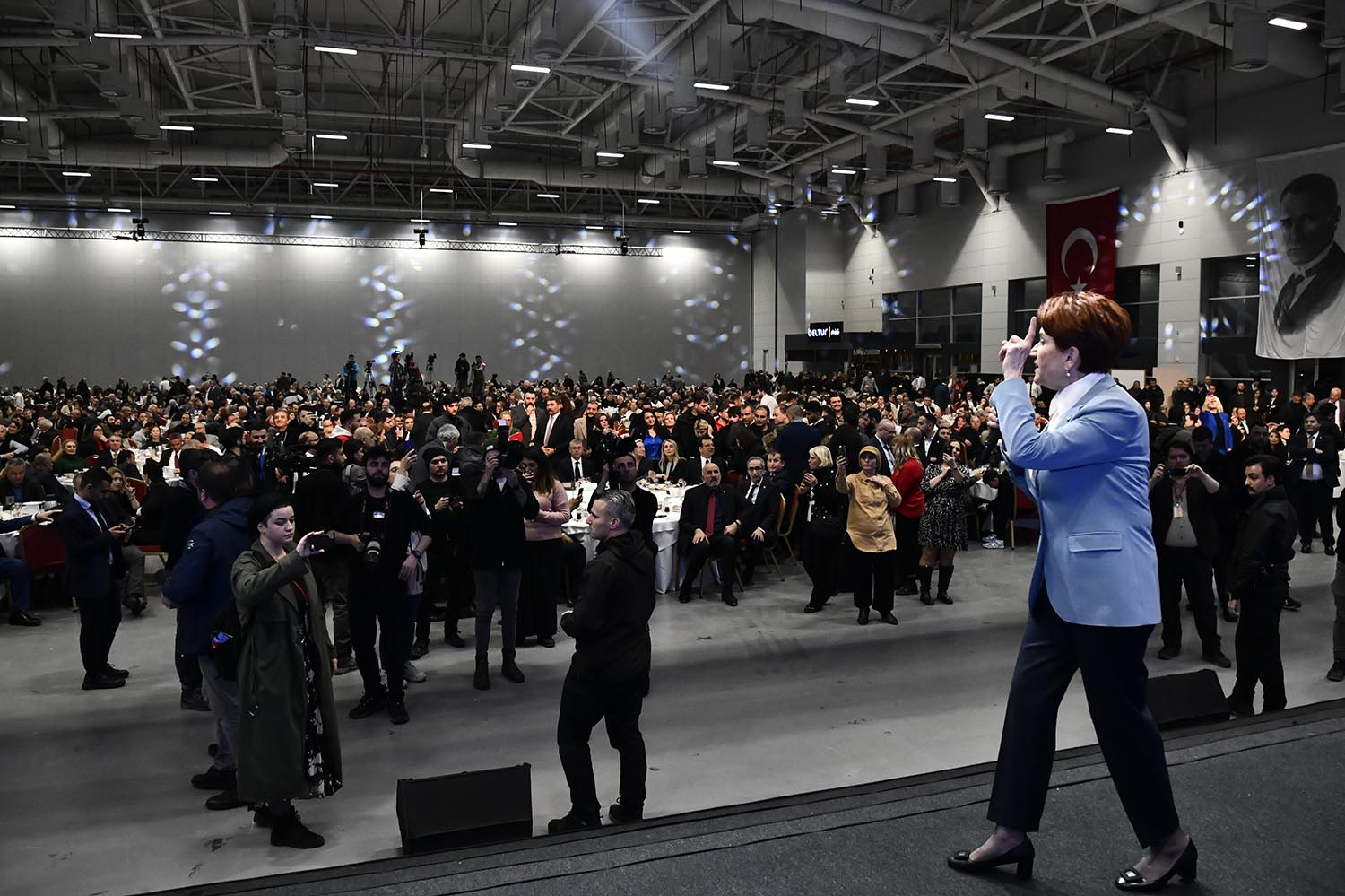 İYİ Parti Genel Başkanı Meral Akşener, İstanbul’da muhtarlarla yaptığı iftarda,