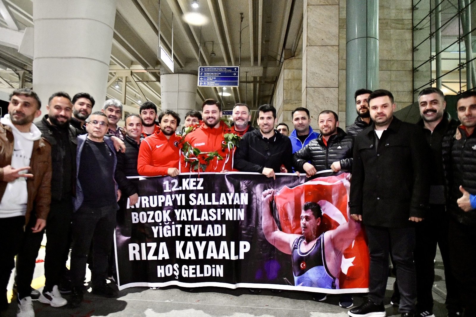 Hırvatistan’ın başkenti Zagreb’de düzenlenen Avrupa Şampiyonası’nda madalya kazanan Rıza Kayaalp