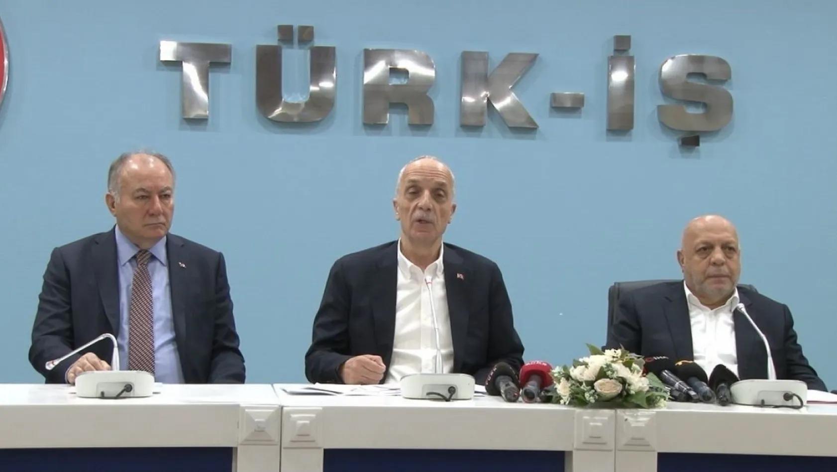 Türk-İş Genel Başkanı Atalay: “Refah Payı Yüzde 30, 11 Bin 500 TL de Taban Ücretine Verdiler. Bu Şartların Uygun Olmadığını, Taleplerimizi Karşılamadığını Kendilerine İfade Ettik” Türk-İş Genel Başkanı Ergün Atalay ve Hak-İş Genel Başkanı Mahmut