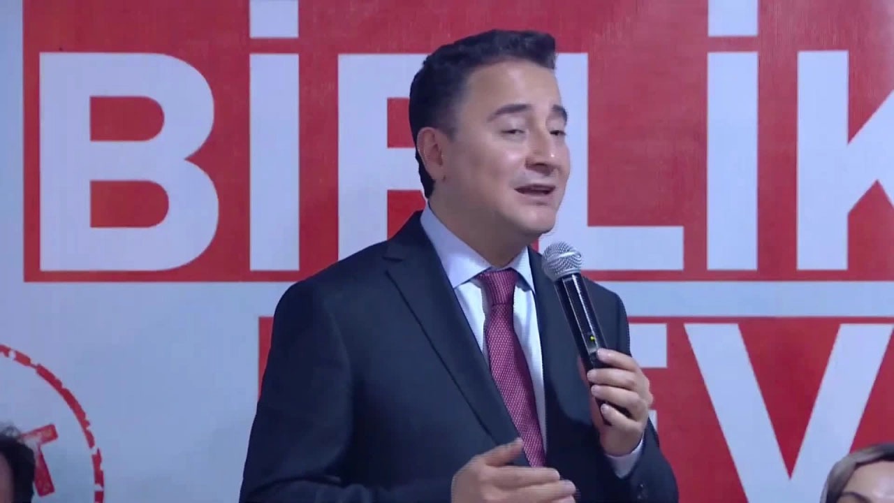 DEVA Partisi Genel Başkanı Ali Babacan, kendisine “Bebecan” diyerek hitap