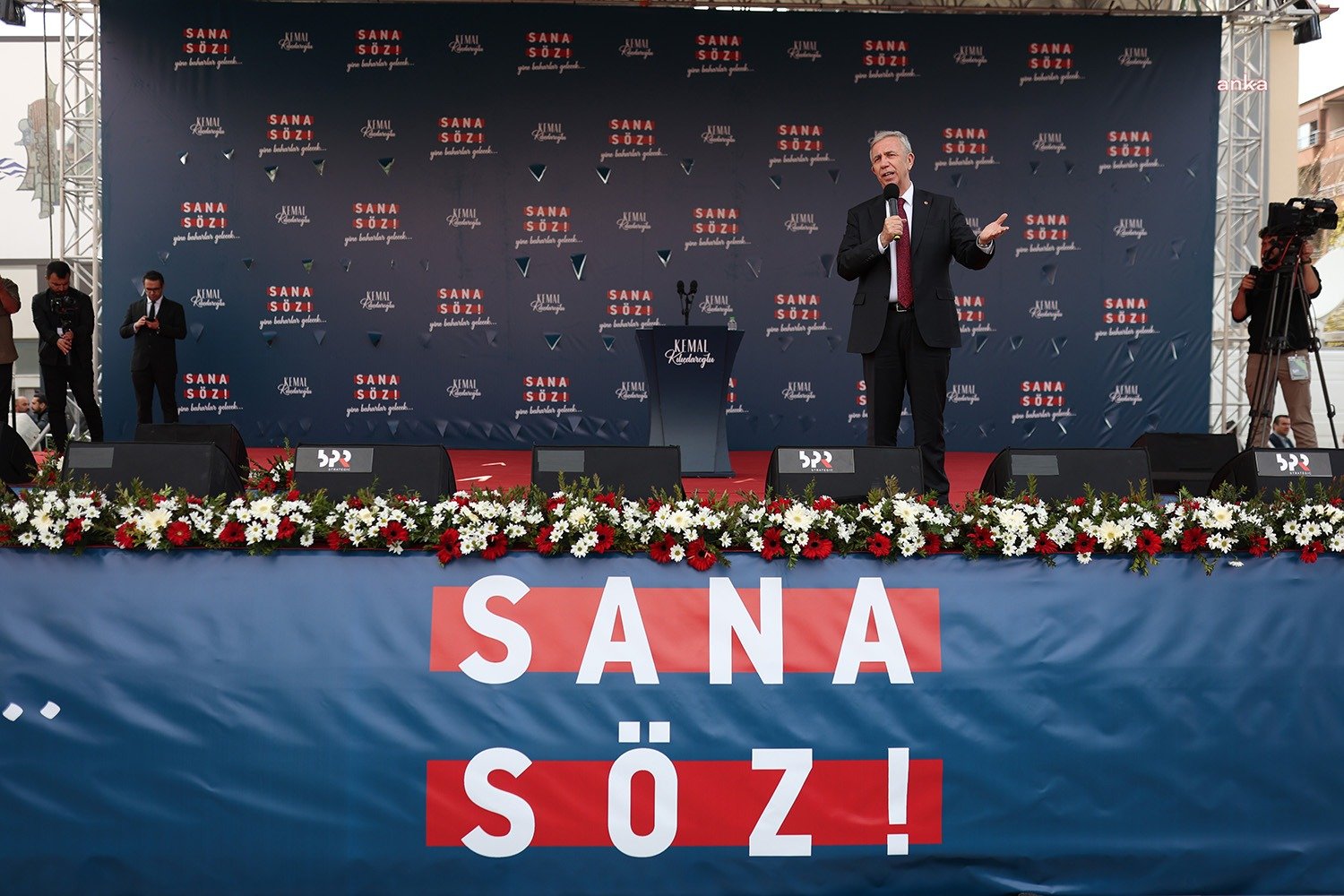 Mansur Yavaş: “Çakarlı Araçlarla Milletvekili Çocukları Hava Atacak, Birtakım İmtiyazlara Sahip Olacak, Üç Beş Maaş Alacak… Bu Düzenin Devam Etmesini İstiyorlar” Ankara Büyükşehir Belediye (ABB) Başkanı Mansur Yavaş, Burdur’da; “Ankara’da neden