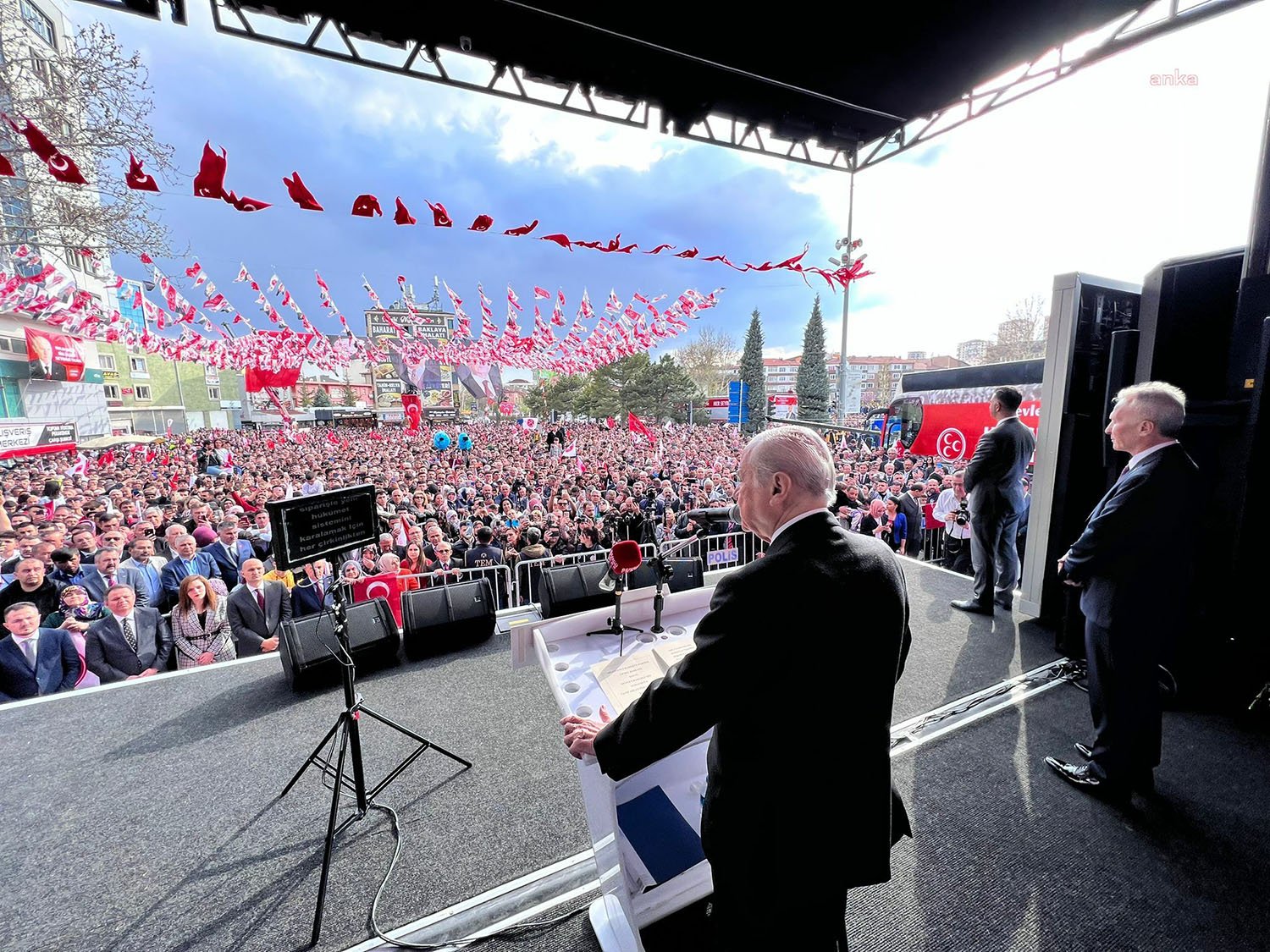 MHP Genel Başkanı Devlet Bahçeli, Niğde’de yurttaşlara seslenirken "Türkiye’nin öncelikli