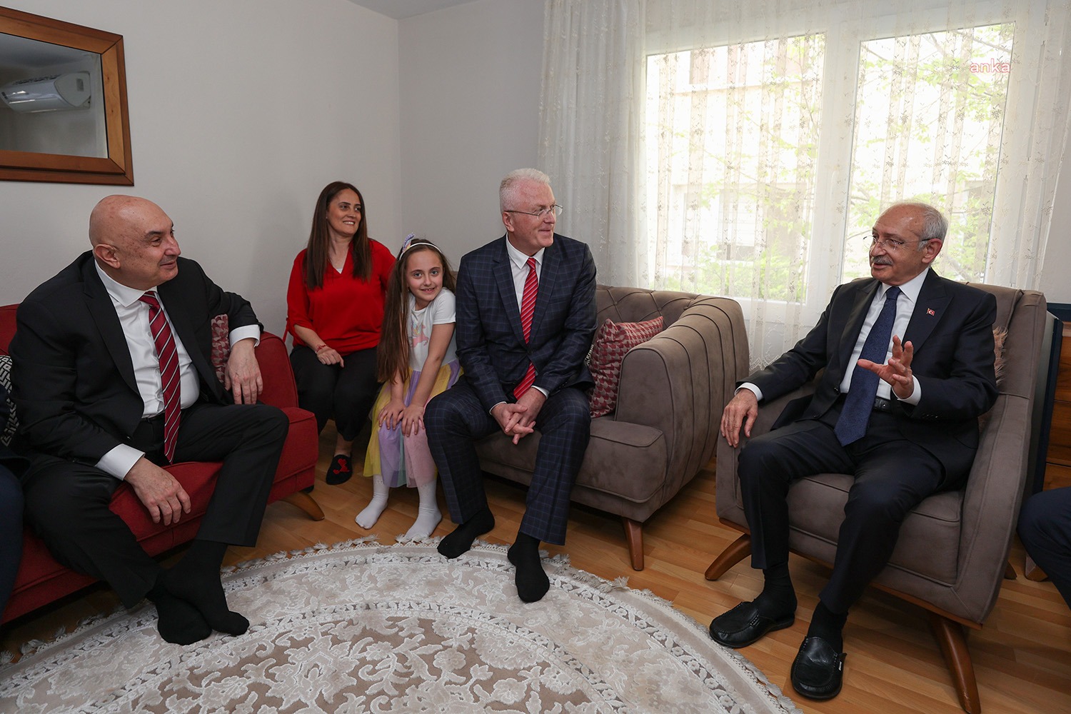Kemal Kılıçdaroğlu, “Memur Teoman”ı İzmir’de Ziyaret Etti Millet İttifakı Cumhurbaşkanı Adayı ve CHP Genel Başkanı Kemal Kılıçdaroğlu,