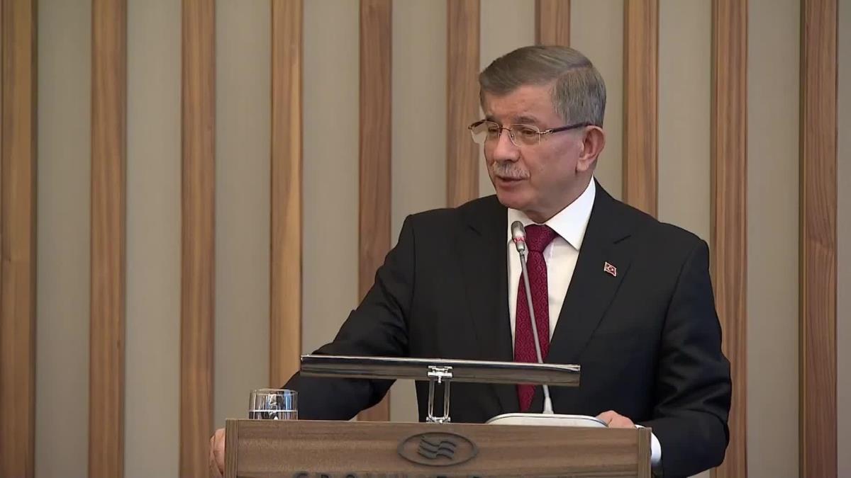 Ahmet Davutoğlu: “Hiçbir Yerde Huzursuzluk Olsun İstemeyiz ve Çevre Bölgelerde Kurulacak Barış Havzası Türkiye’nin İstikrarına Katkıda Bulunacak” Gelecek Partisi Genel Başkanı Ahmet Davutoğlu, Ankara’da düzenlenen ‘Büyükelçiler İftar Buluşması’nda;