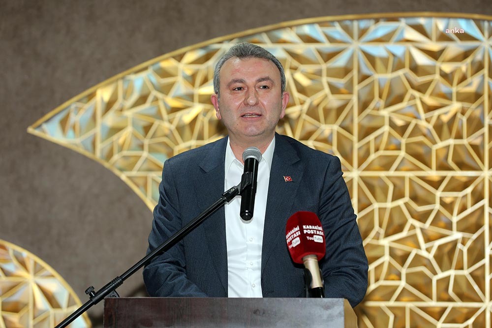 nevsehirliler-yenimahallede-mansur-yavasin-katilimiyla-duzenlenen-iftar-programinda-bir-araya-geldi