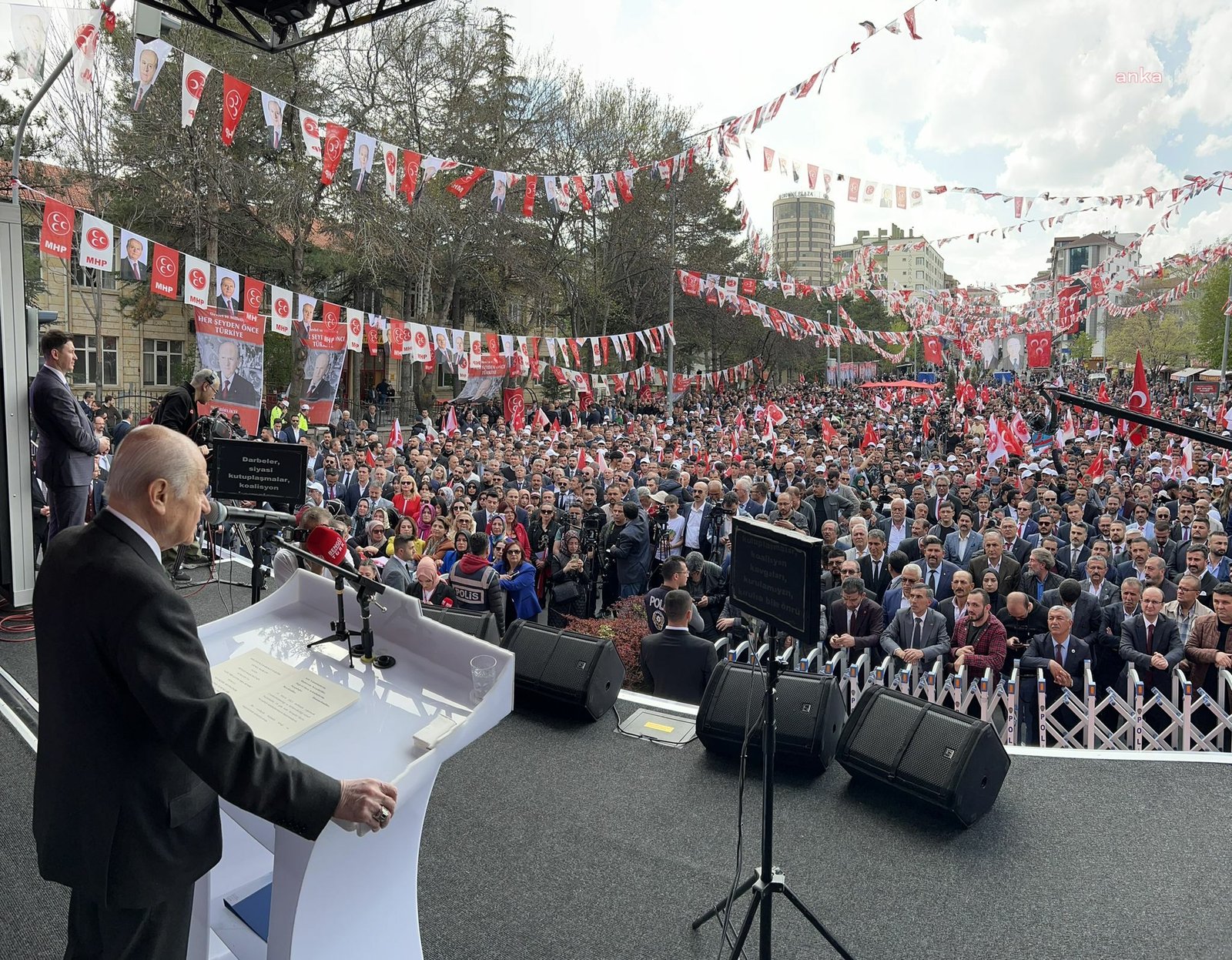 MHP Genel Başkanı Devlet Bahçeli, “Bilinmelidir ki bu vatan sokakta