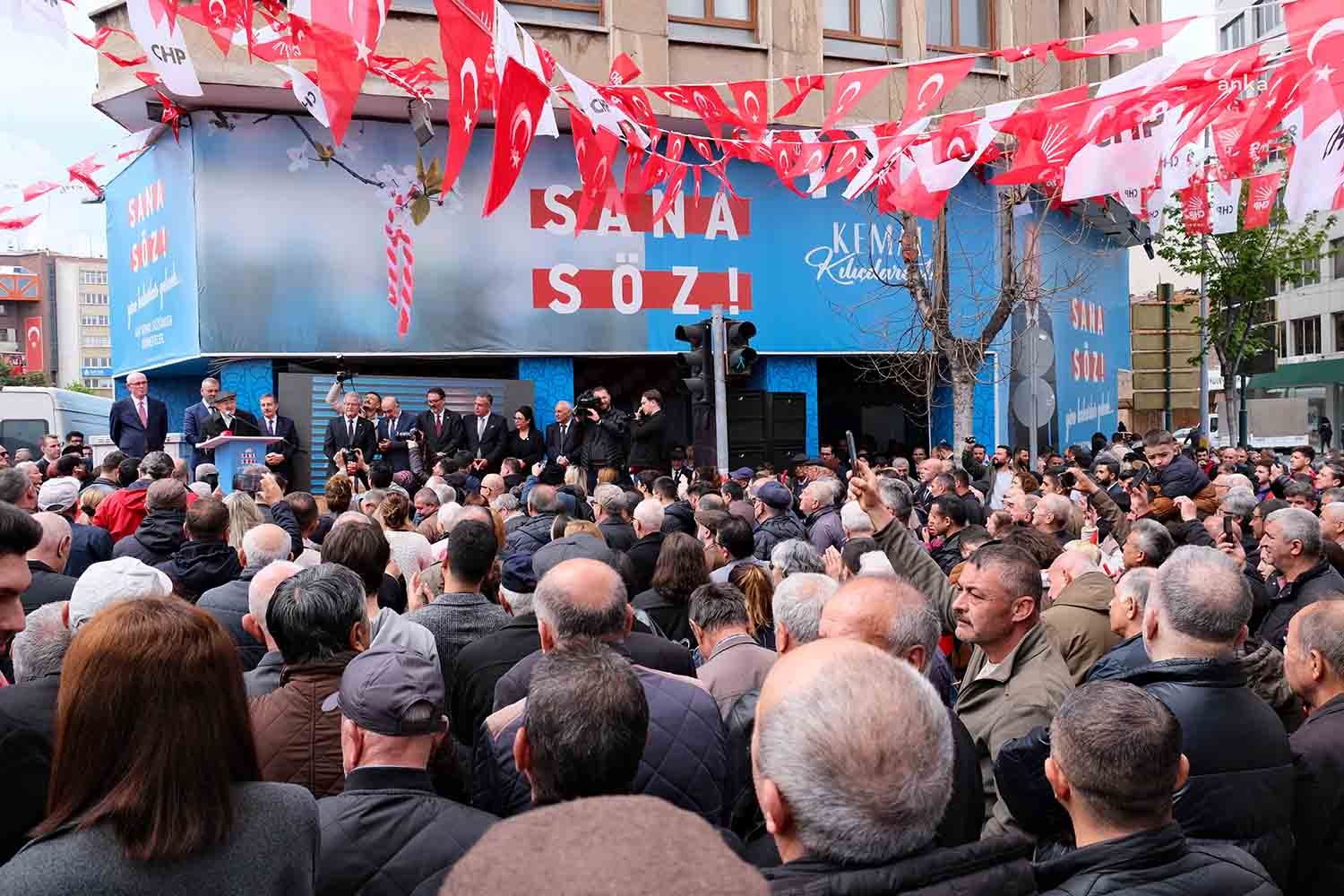 CHP, Eskişehir’de seçim ofisini açtı. Eskişehir Büyükşehir Belediye Başkanı Yılmaz