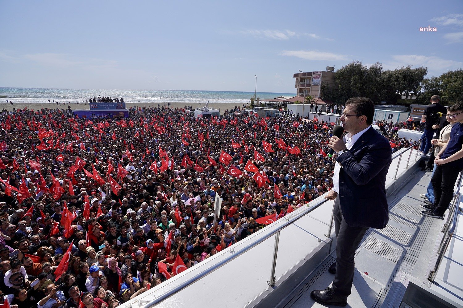Ekrem imamoğlu: “Bu Memleketin Suratı Asıklardan, ‘Her Şeyi Ben Bilirim’ Diyen Akıldan Kurtulması Lazım” İstanbul Büyükşehir Belediye (İBB) Başkanı Ekrem İmamoğlu, "Bu memleketin suratı