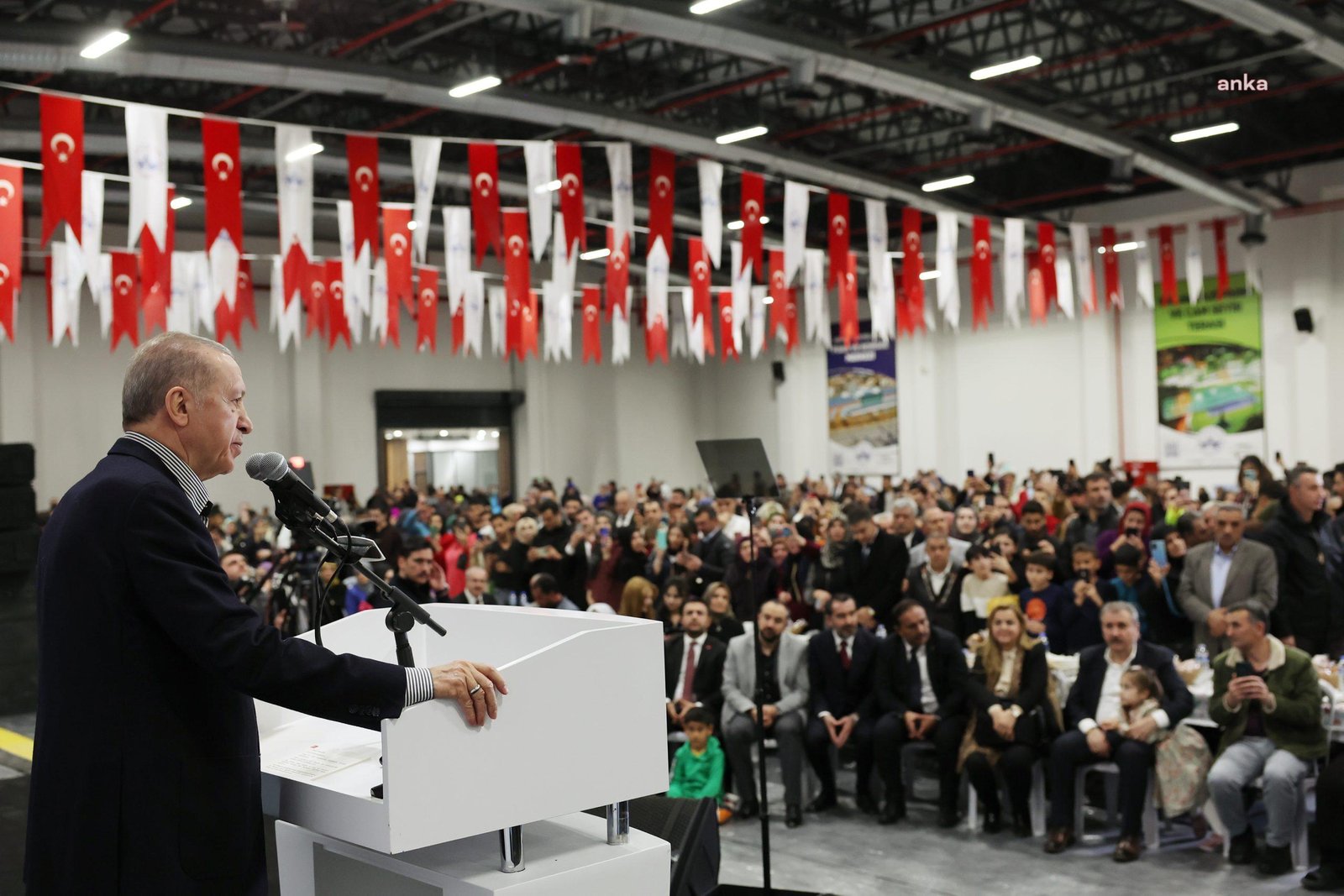 Cumhurbaşkanı Recep Tayyip Erdoğan, Elazığlı depremzedelere; “Allah’ın izniyle, şu seçim