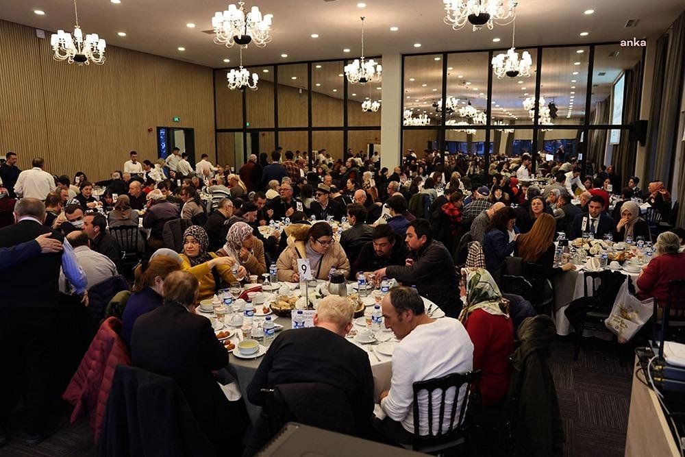 Çankaya Belediyesi İftarda Engelli Vatandaşları ve Ailelerini Konuk Etti Çankaya Belediyesi, Ramazan ayı boyunca her akşam farklı bir sivil