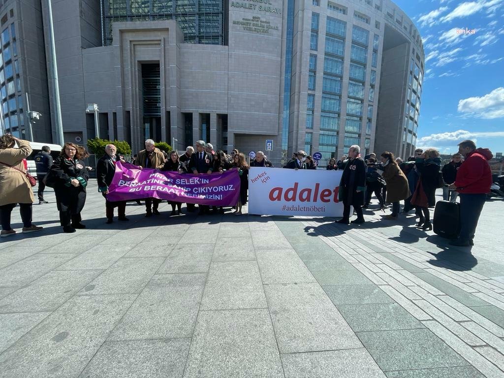 İstanbul Eminönü’ndeki Mısır Çarşısı’nda 7 kişinin öldüğü, 127 kişinin de