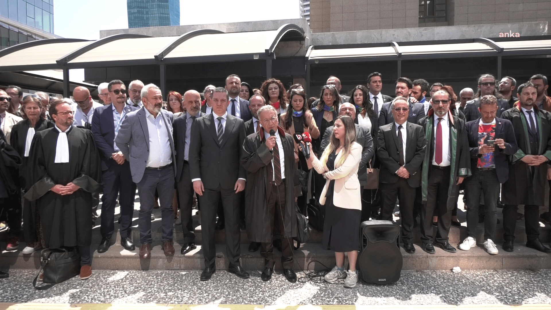 Eski İzmir Barosu Başkanı Özkan Yücel ve 10 Yürütme Kurulu