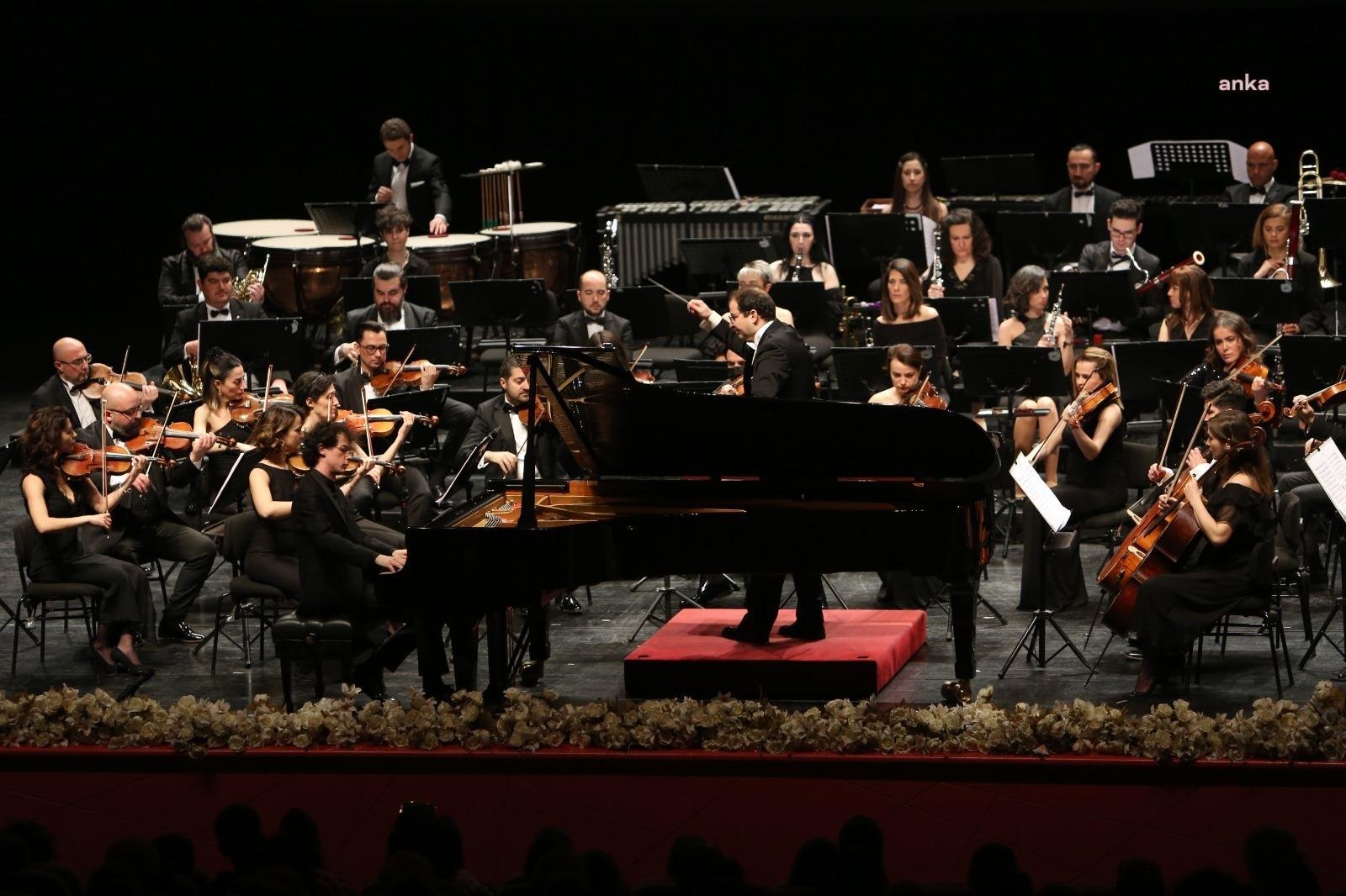 EBB Senfoni Orkestrası Depremzedeler İçin Yardım Konserlerine Devam Ediyor Eskişehir Büyükşehir Belediyesi (EBB) Senfoni Orkestrası, depremzedeler için yardım konserleri