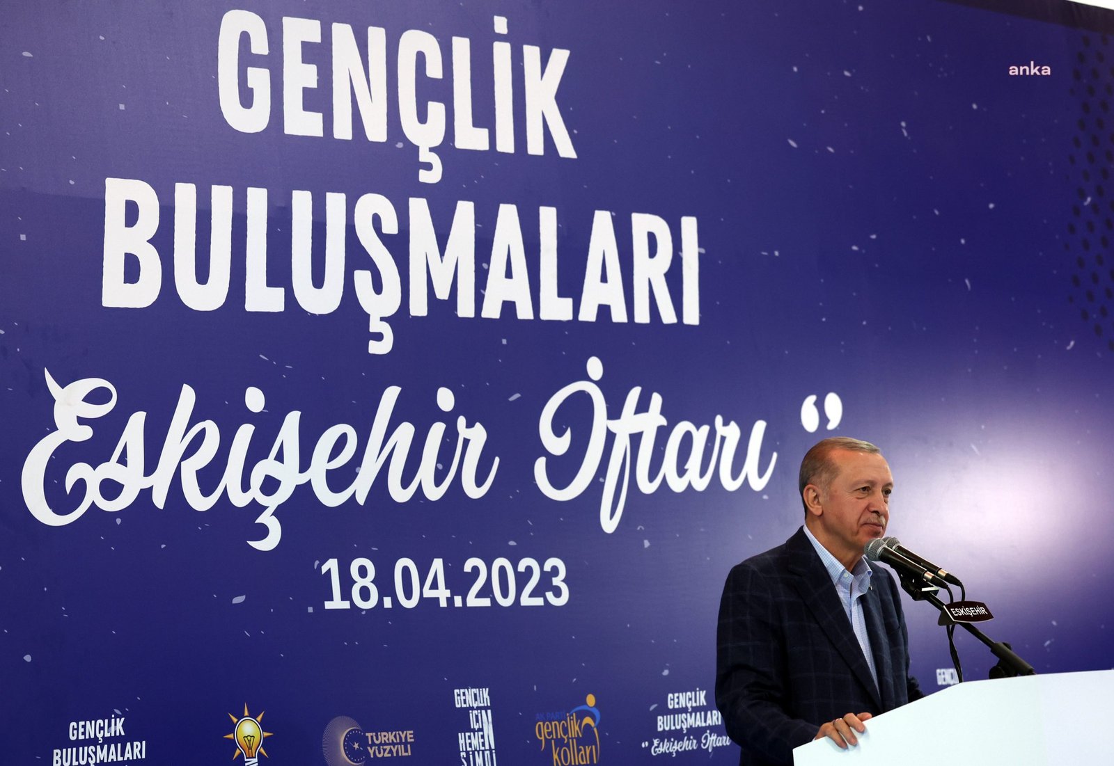 Cumhurbaşkanı Recep Tayyip Erdoğan, “Gençlere güvenmek, onlara siyasi dolgu malzemesi