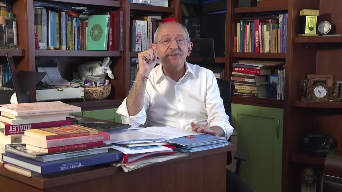 Kılıçdaroğlu: “Alevi Olmaz’ Diyen Bu Sisteme; ‘Dürüst Olan, Ahlaklı Olan Olur’ Diyecek Misin? Bu Ayrıştırıcı Sistemi, Kökünden Yıkmaya Hazır Mısın? Gelin Gençler, Bu Eşiği Hep Birlikte Aşalım” Millet İttifakı Cumhurbaşkanı Adayı ve CHP Genel Başkanı Kemal Kılıçdaroğlu,