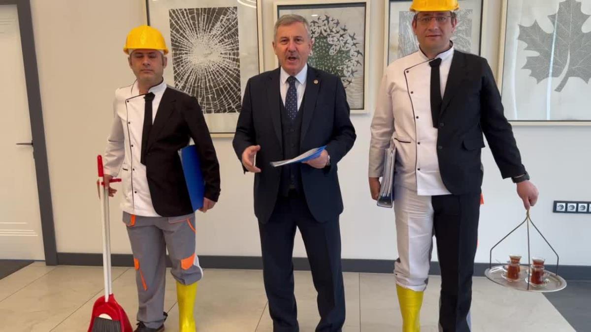 Selçuk Özdağ, Yardımcı Hizmetler Sınıfı Personelinin Sorunlarını Dile Getirdi Gelecek Partisi Genel Başkan Yardımcısı Selçuk Özdağ, yardımcı hizmetler sınıfı