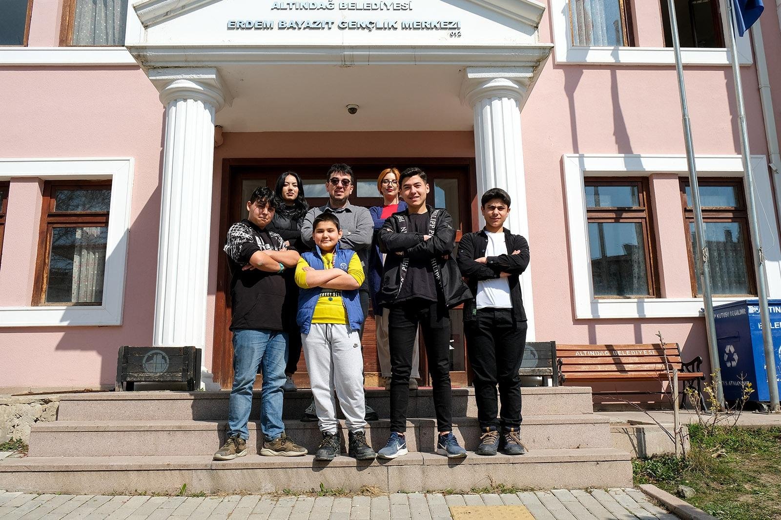 Altındağlı gençlerden büyük başarı… Altındağ Belediyesi’ne bağlı Beşikkaya Mahallesi Erdem