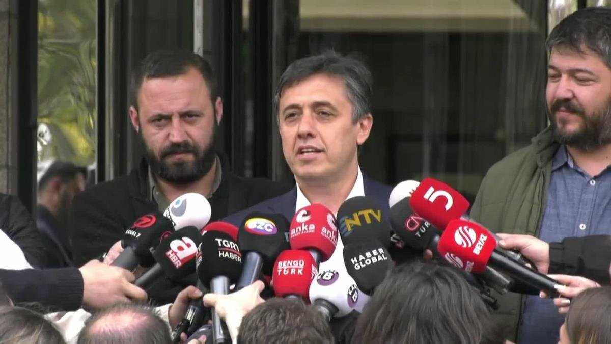 Yeşil Sol Parti, Milletvekili Aday Listesini YSK’ye Teslim Etti HDP, Emek ve Özgürlük İttifakı’yla birlikte Yeşil Sol Parti çatısı