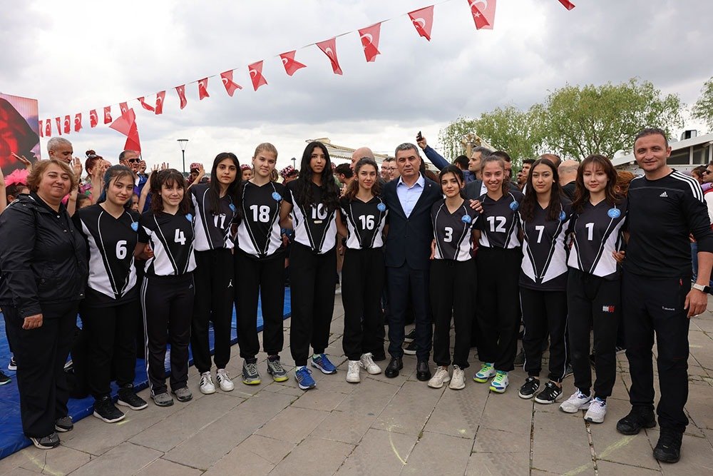 Gölbaşı Atatürk Sahil Parkı’nda 19 Mayıs Coşkusu Ankara Valiliği, Gölbaşı Kaymakamlığı, Gölbaşı Belediyesi, İl ve İlçe Milli