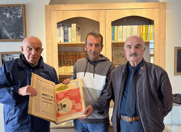Yazar Rüştü Bozkurt, arşivinde bulunan Yön dergilerini, Odunpazarı Belediyesi Doğan