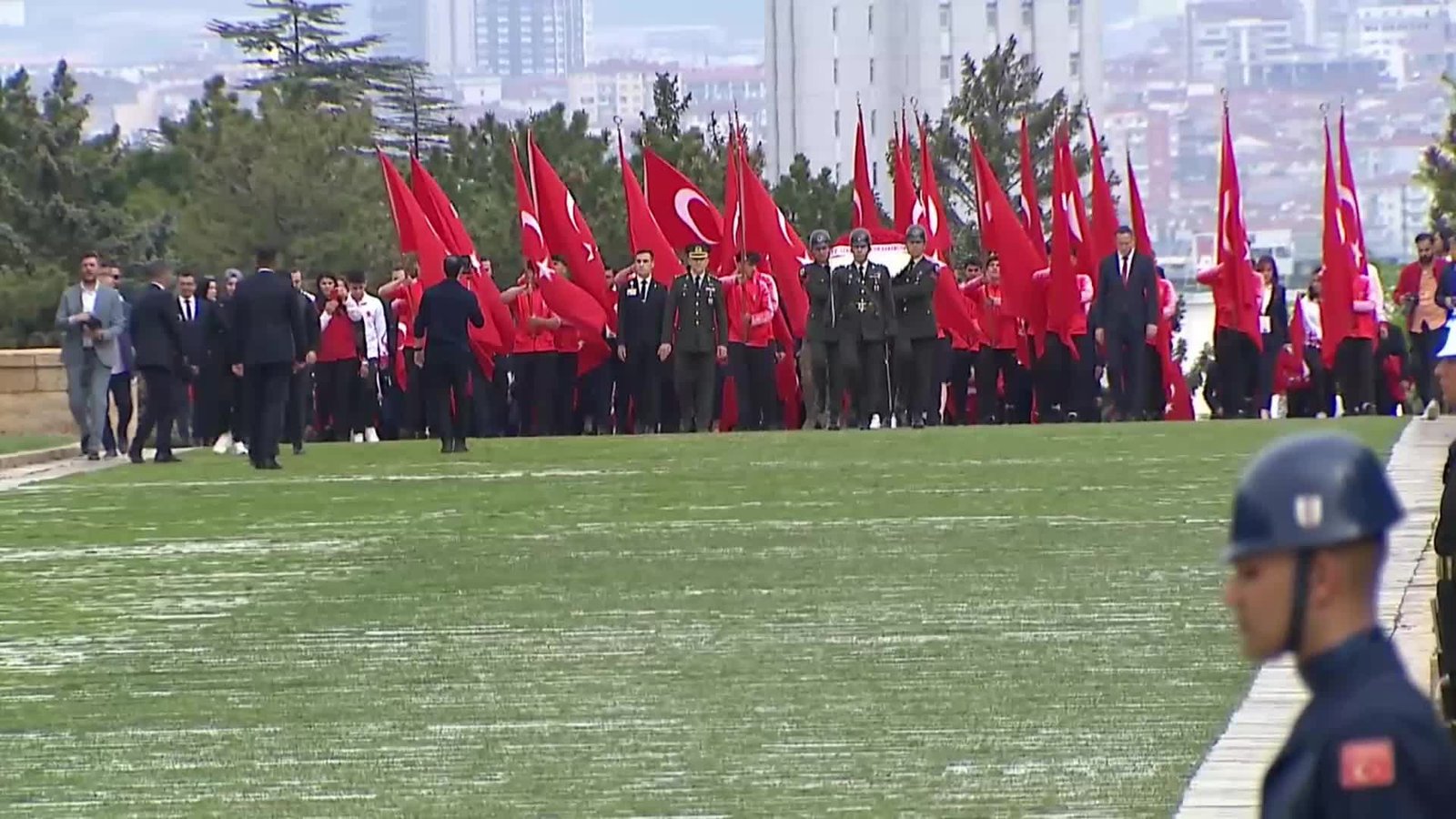 19 Mayıs Atatürk’ü Anma, Gençlik ve Spor Bayramı İçin Anıtkabir’de Resmi Tören Düzenlendi 19 Mayıs Atatürk’ü Anma, Gençlik ve Spor Bayramı için Anıtkabir’de
