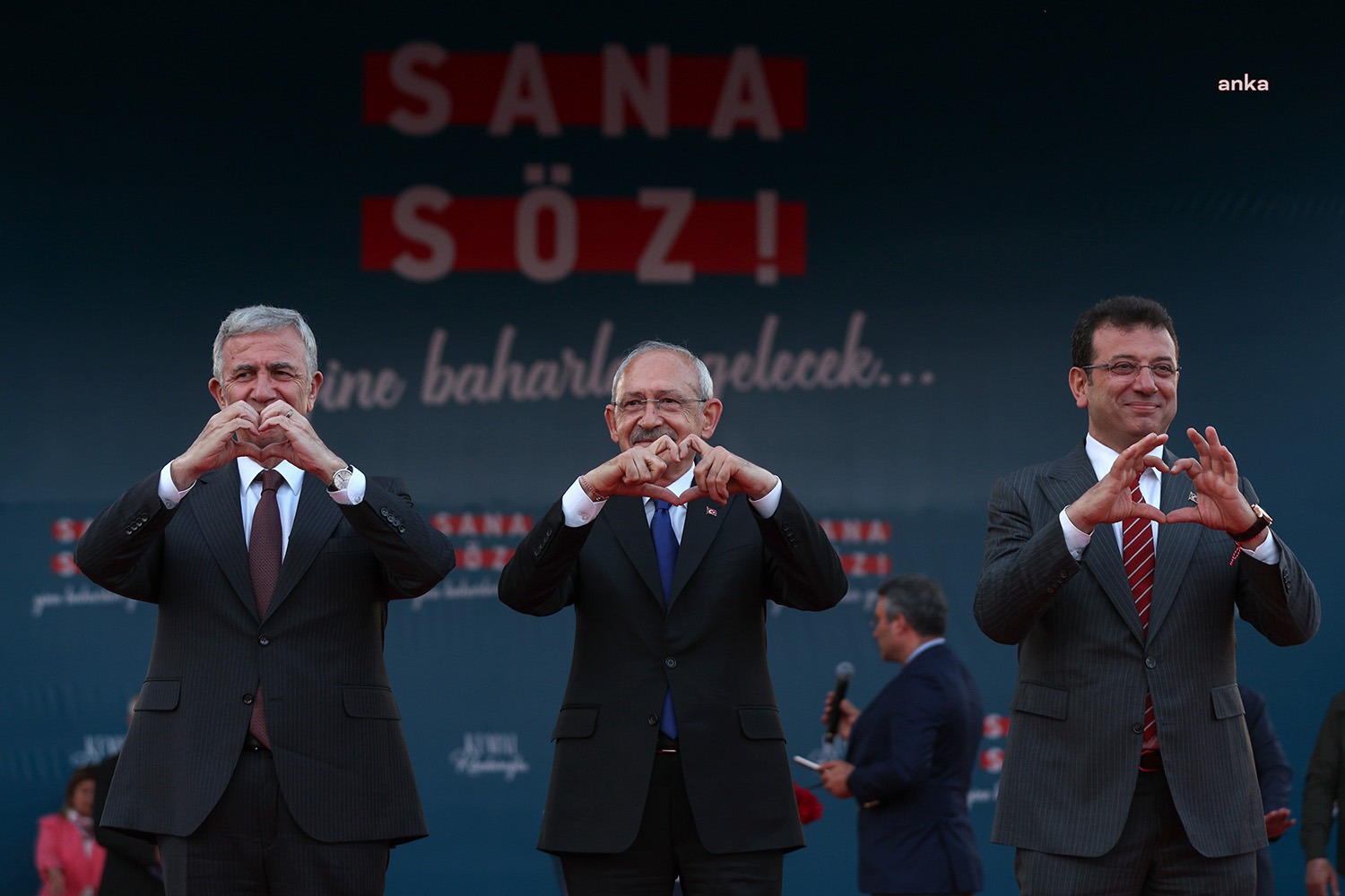 mansur-yavas-adanada-millet-ittifakinin-icerisinde-adeta-sampiyonlar-ligi-olarak-adlandirilacak-ekonomistler-var-bizleri-kurtarirsa-onlar-kurtarir