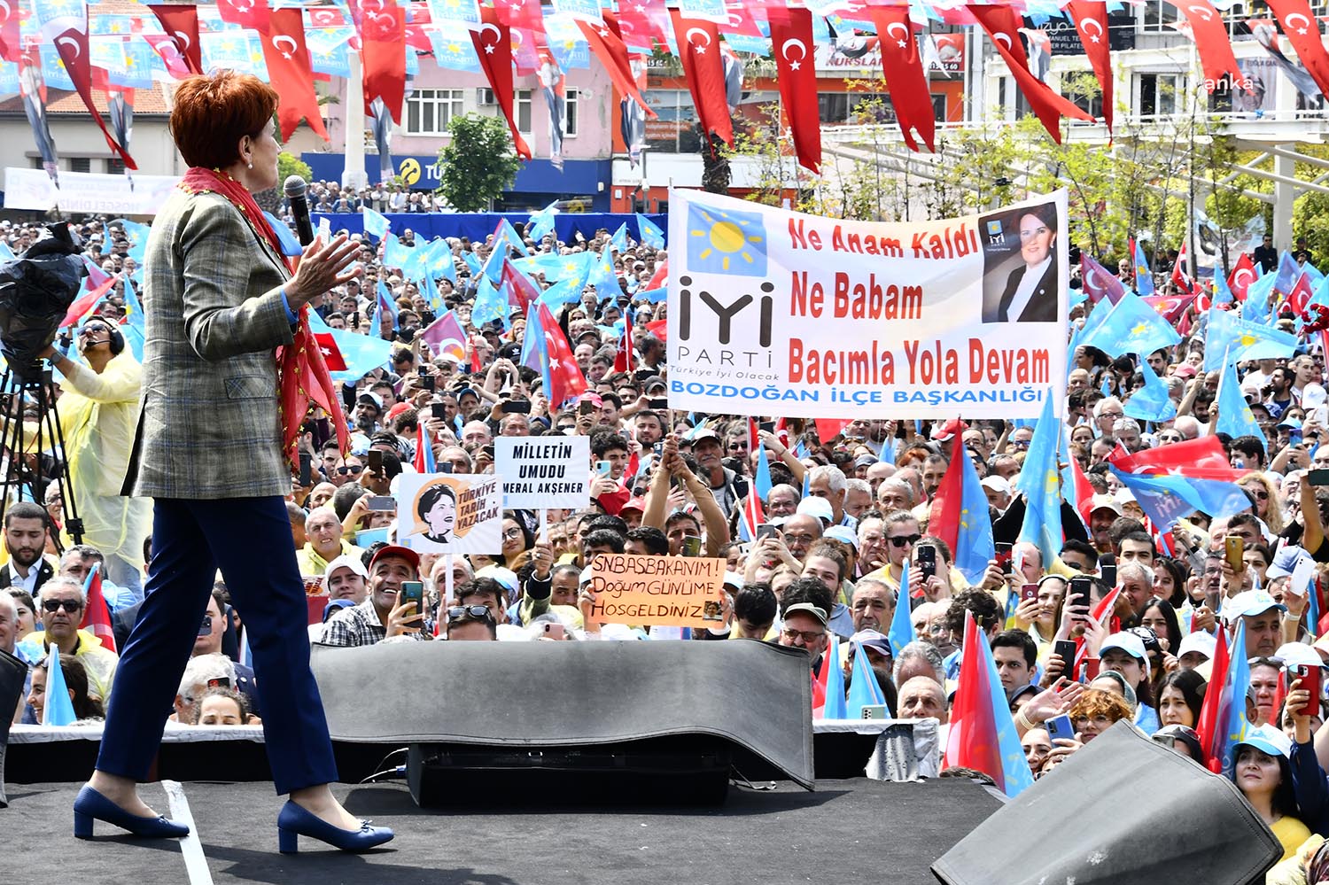 İYİ Parti Genel Başkanı Meral Akşener, Aydın’da; “Gideceğiz, nezaketimizle, emekliye