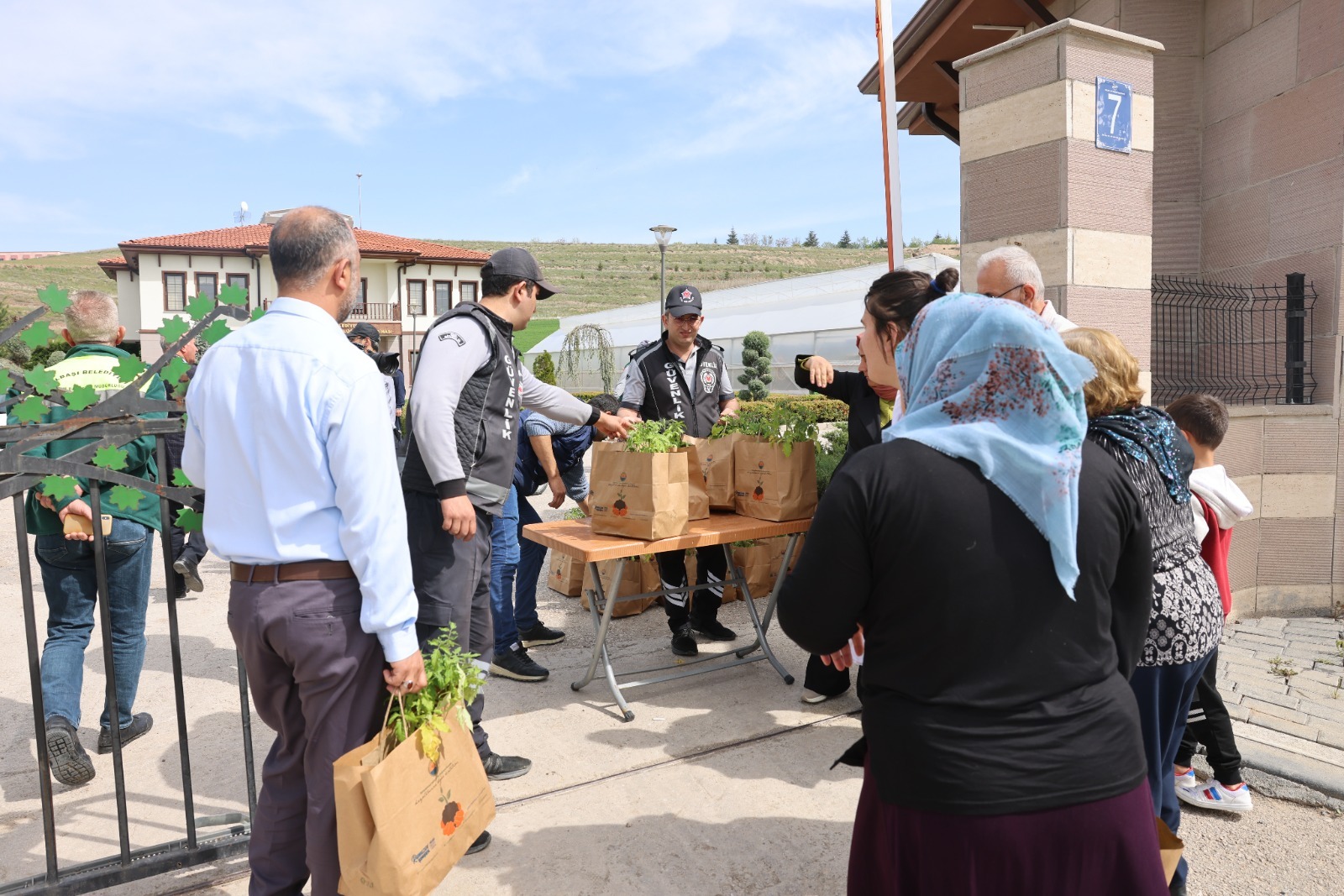 Gölbaşı Belediyesi unutulmaya yüz tutmuş yerli tohum geleneğini yeniden canlandırmak