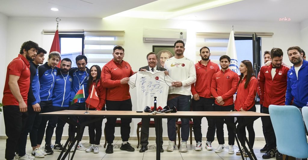 aski-sporlu-milli-sporcular-basinla-bulustu