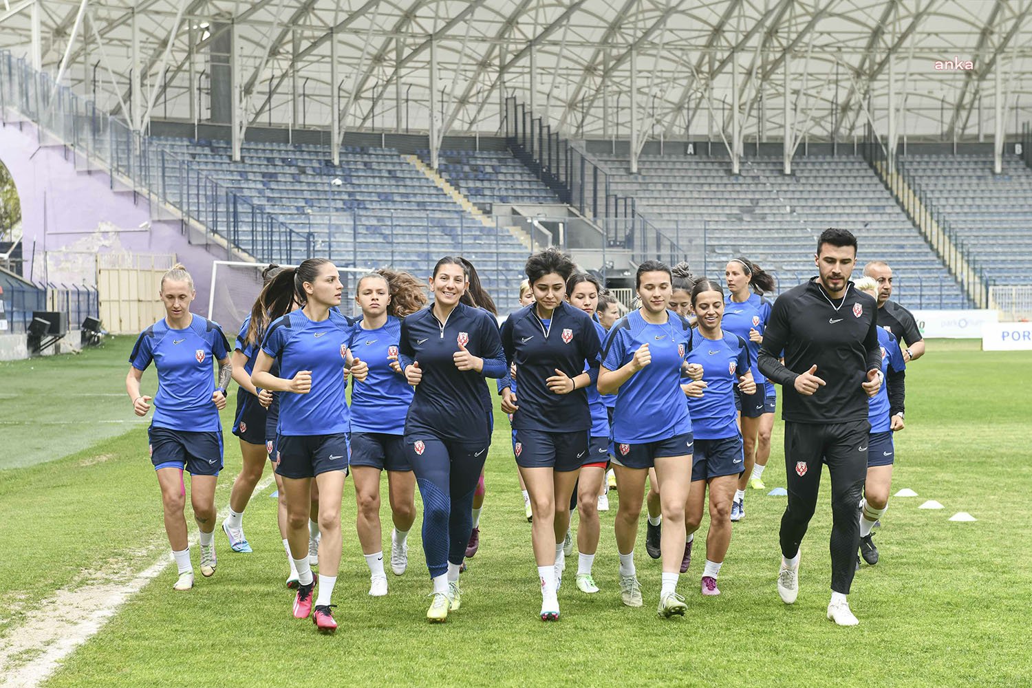 Futbolda Kadınlar Süper Lig’in Başkentteki tek temsilcisi Ankara Büyükşehir Belediyesi
