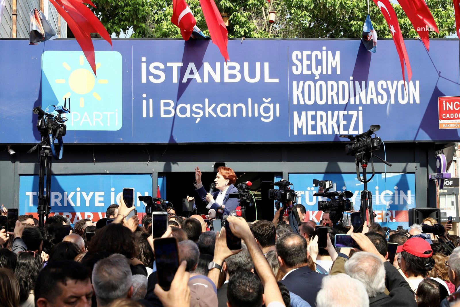 İYİ Parti Genel Başkanı Meral Akşener, İstanbul Bakırköy Seçim Koordinasyon
