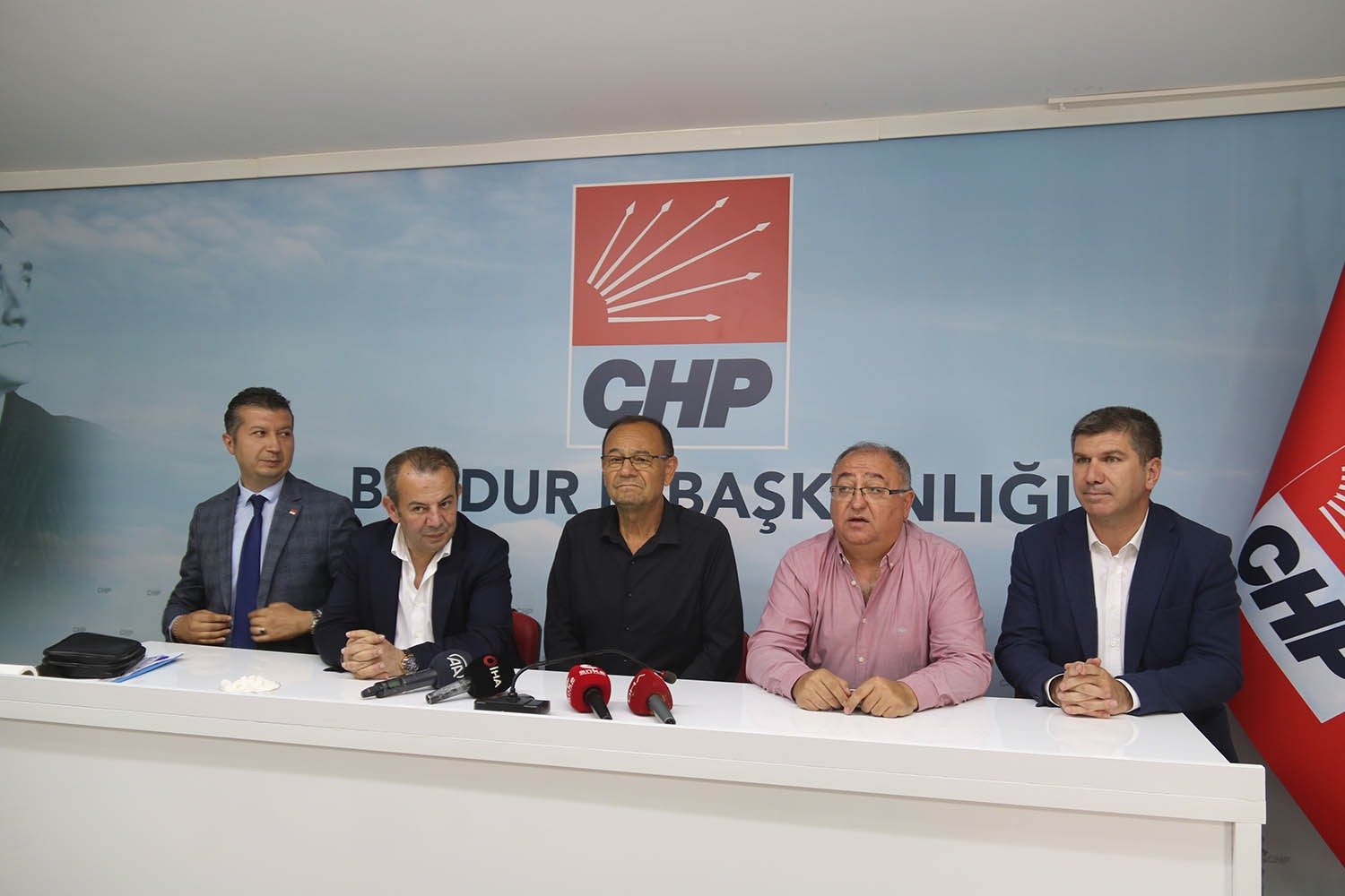 Tanju Özcan: “9 Yaşındaki Kız Çocuğuyla Evlendirilen Bir Afgan’ın Türkiye’ye Entegre Olması Mümkün Değil” Bolu Belediye Başkanı Tanju Özcan, Burdur’da; "Geçici sığınmacılar meselesi... Bunlar