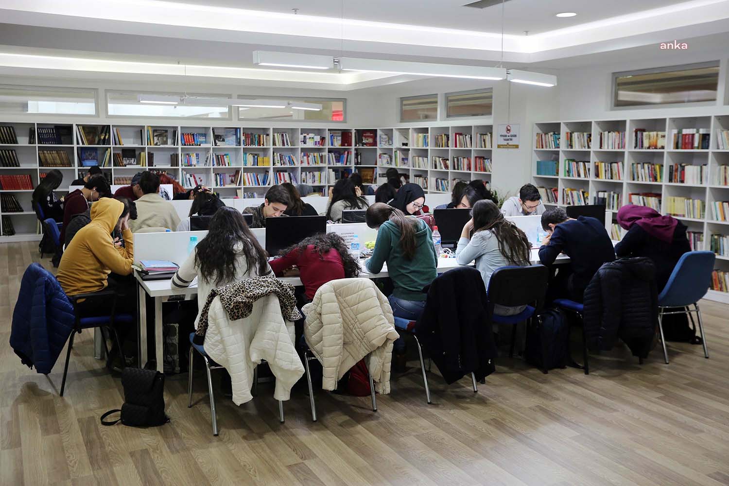 Yenimahalle Belediyesi, son günlerde kütüphanelerinde Yüksek Öğretim Kurumları Sınavı (YKS)