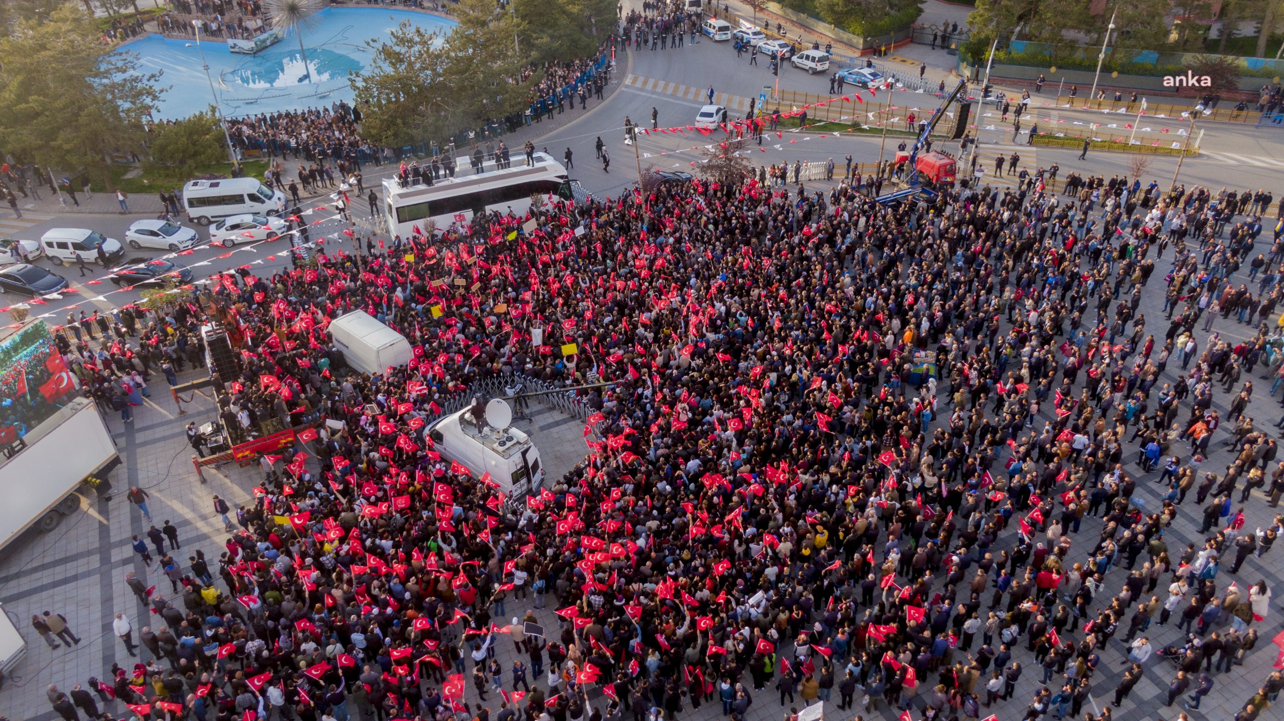 İstanbul Büyükşehir Belediye (İBB) Başkanı Ekrem İmamoğlu’nun Erzurum’da yaşadığı taşlı