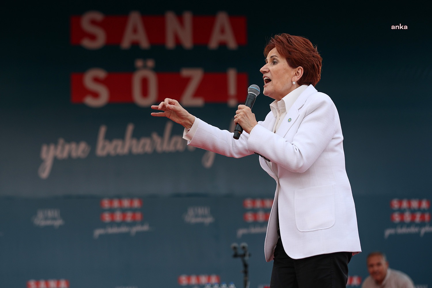 Meral Akşener: “Yakında Peygamberliğini İlan Ederse Hiç Şaşırmam. Kafalar Gitti, Kafalar Gitti. Bir An Evvel 14 Mayıs Akşamı Bu İşi Bitirmeliyiz” İYİ Parti Genel Başkanı Meral Akşener, Adana’da; “Yakında peygamberliğini ilan