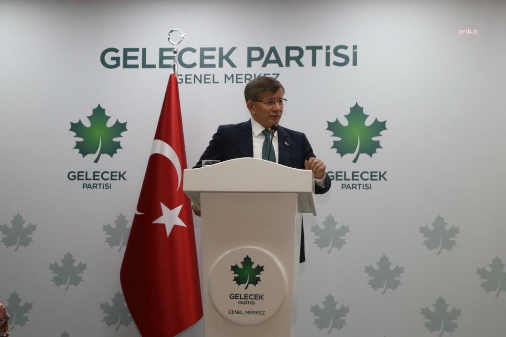 Gelecek Partisi Genel Başkanı Ahmet Davutoğlu, parti yöneticileri ve il