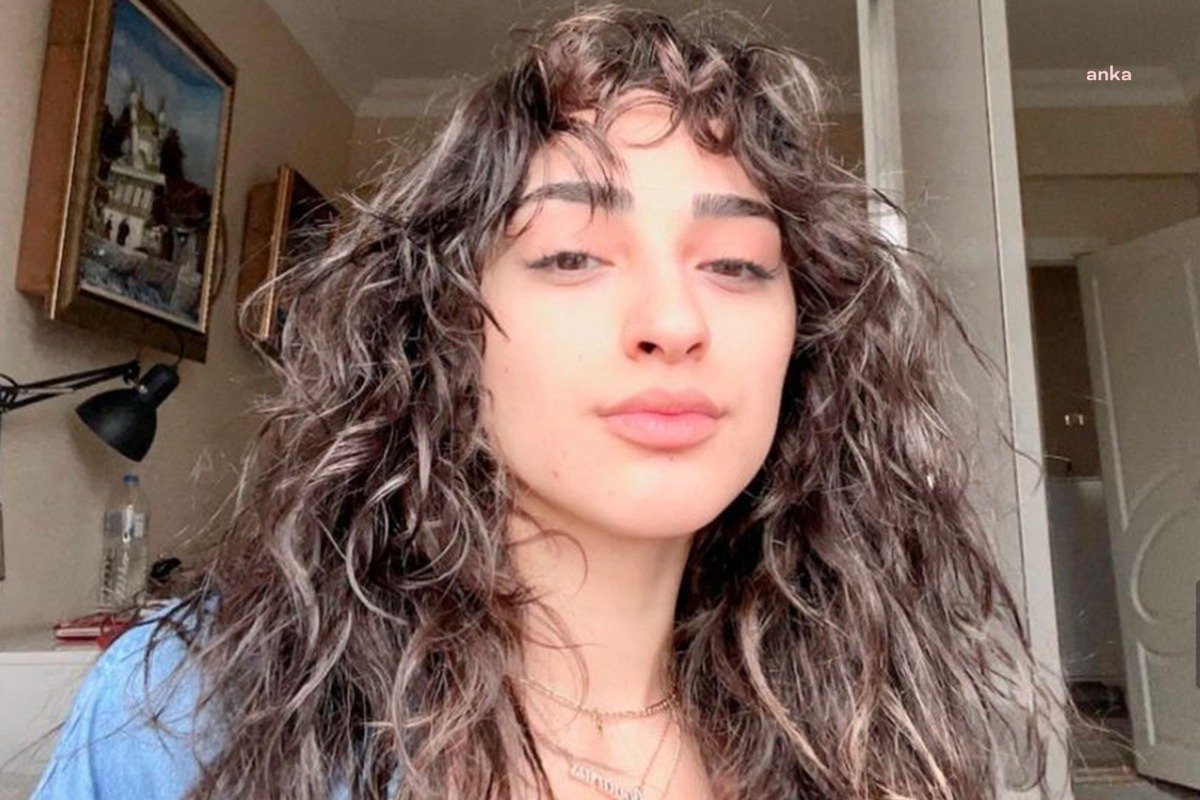 İstanbul'un Şişli ilçesinde 12 Temmuz 2022’de scooter kullanan Dilara Gül’e