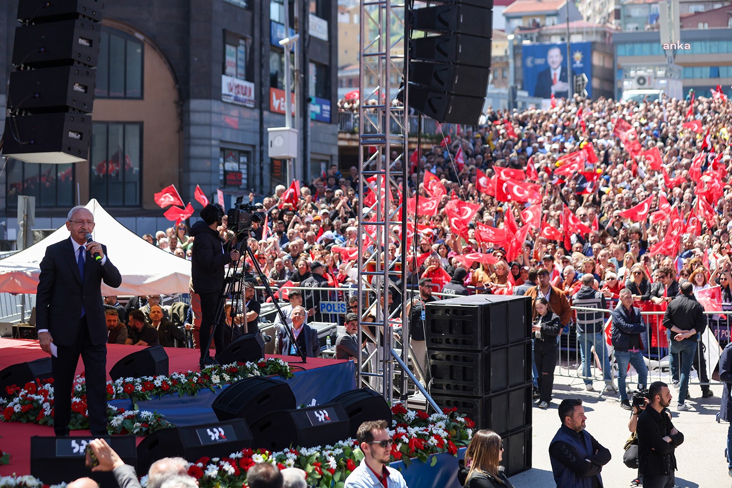 Kemal Kılıçdaroğlu, Zonguldak’ta: “Kömürü Dışarıdan Alıyorlar, Şu Dağların Altında Karaelmas Var ve Çalışmak İsteyen Binlerce Kişi Var, Cumhurbaşkanı Olduğumda 5 Bin İşçi Alacağım” Millet İttifakı Cumhurbaşkanı adayı Kemal Kılıçdaroğlu, 1 Mayıs Emek ve