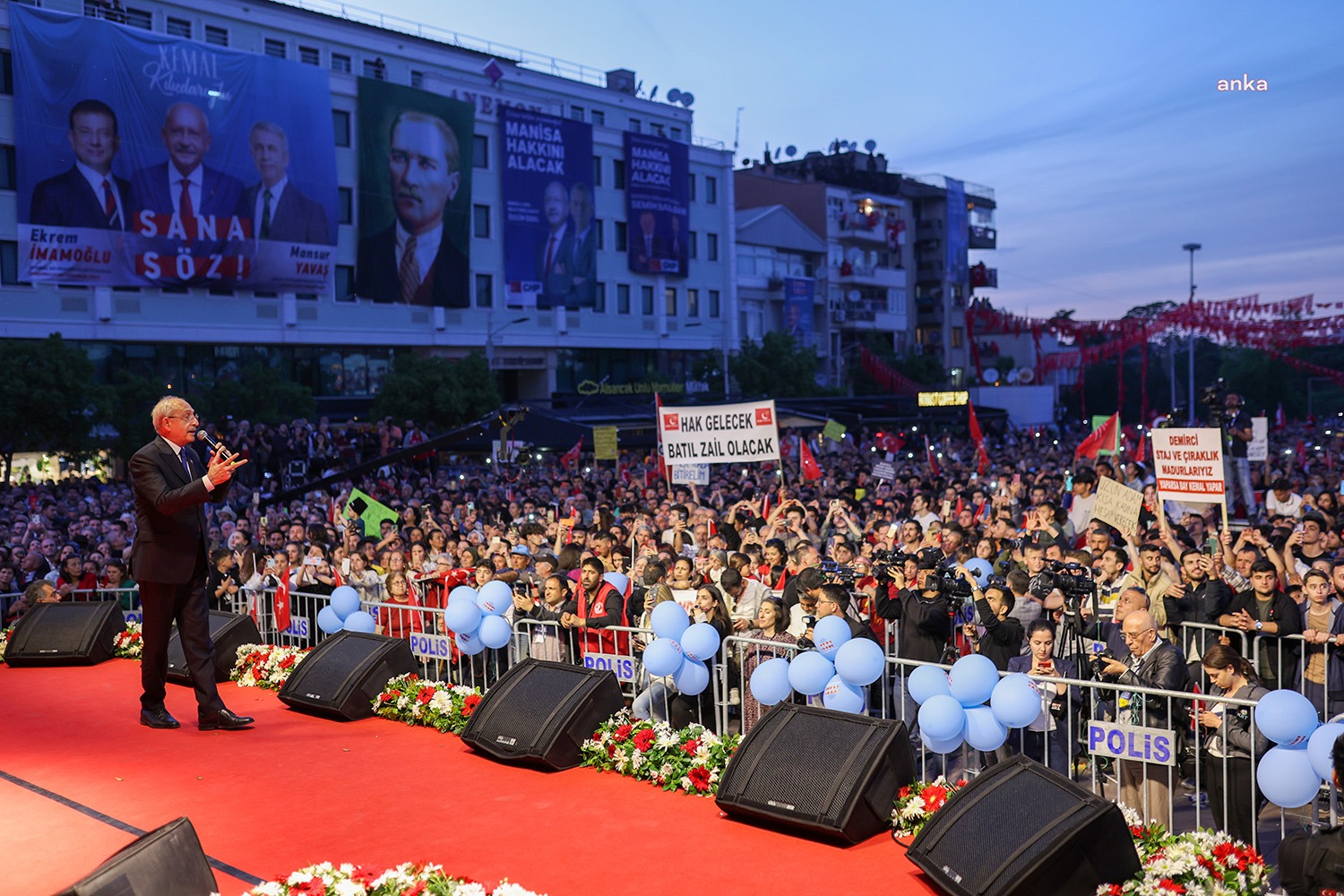 Millet İttifakı Cumhurbaşkanı Adayı Kılıçdaroğlu: “’Şoföre Söz Ver Cumhurbaşkanım’ Diyor. Ehliyet Affı Ailesi Diye… Biliyorum Bundan Haberim Var. Gittiğim Yerlerde Söyledim. Bir Sefere Mahsus Olmak Üzere O Affı Getireceğiz” Millet İttifakı Cumhurbaşkanı Adayı ve CHP Genel Başkanı Kemal Kılıçdaroğlu,