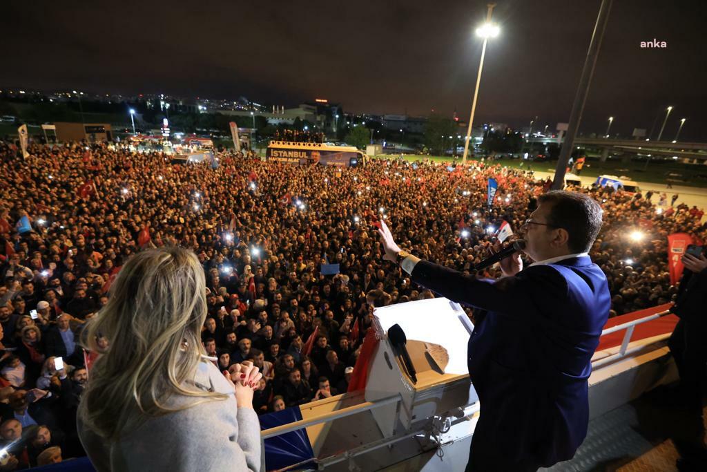 İstanbul Büyükşehir Belediye Başkanı Ekrem İmamoğlu, İstanbul’a döndü ve havalimanında