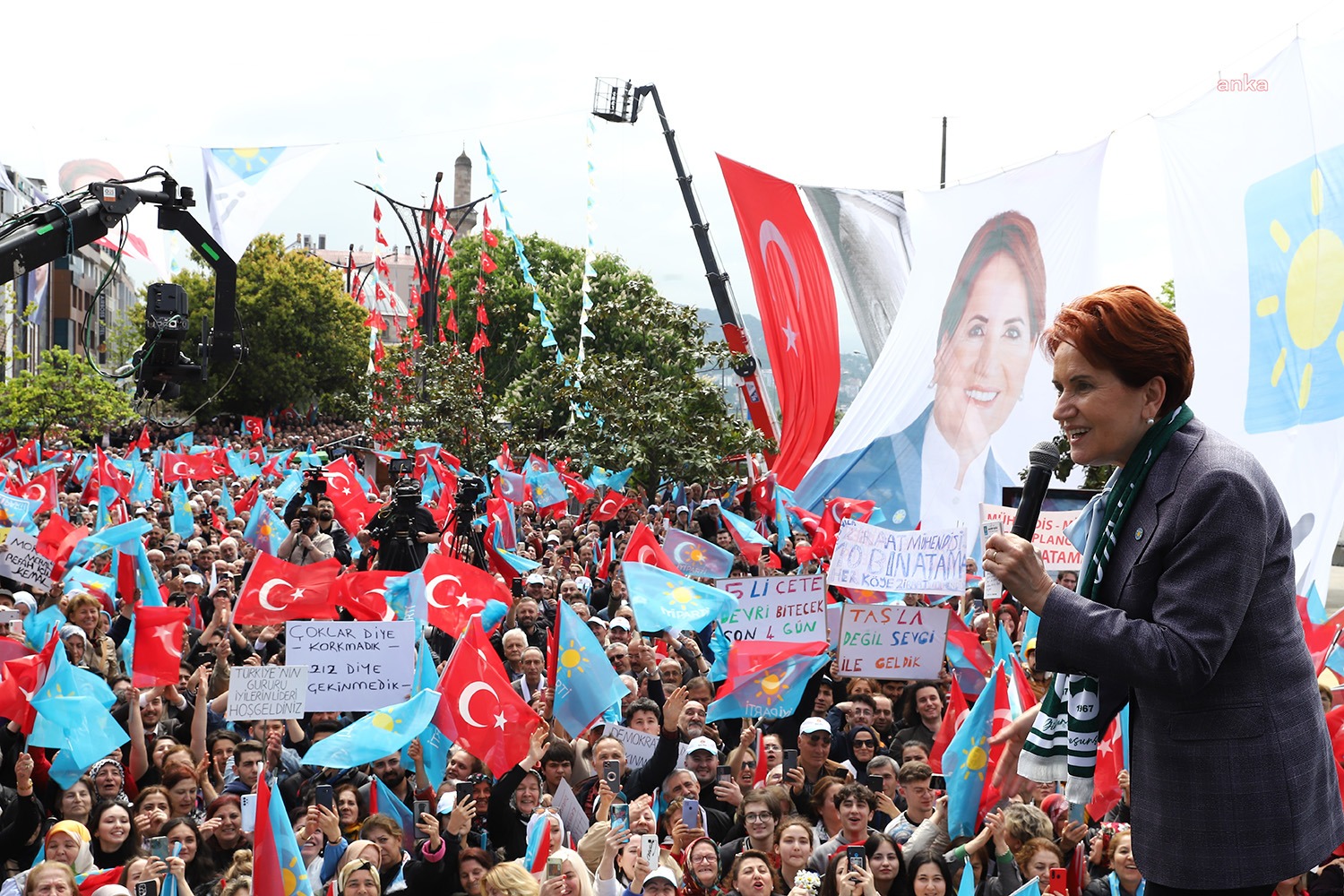 İYİ Parti Genel Başkanı Meral Akşener, Giresun’da yurttaşlara seslenirken “Cumhur