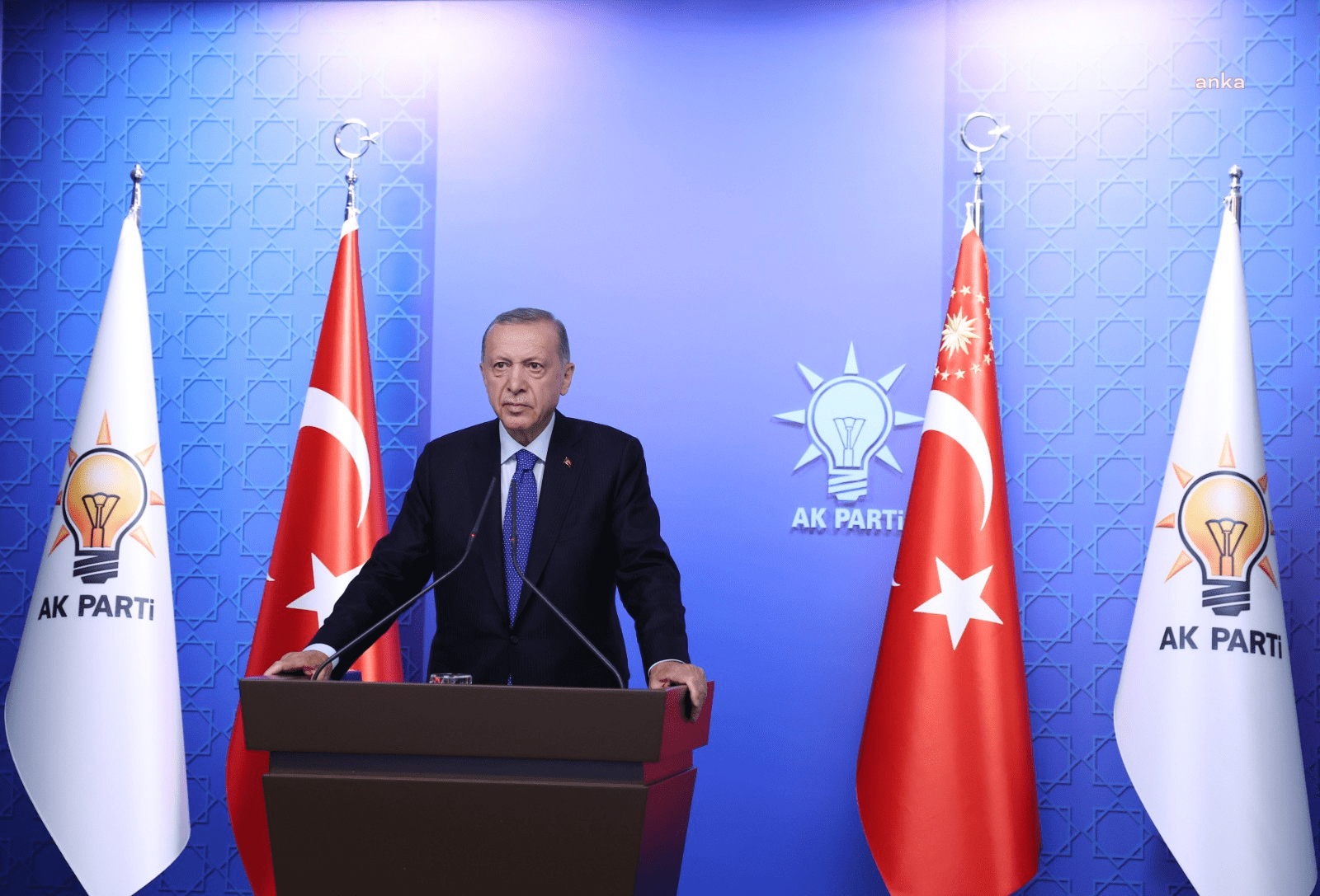 AKP Genel Başkanı ve Cumhurbaşkanı Recep Tayyip Erdoğan “Karşımızdakileri görüyorsunuz. Seçimi