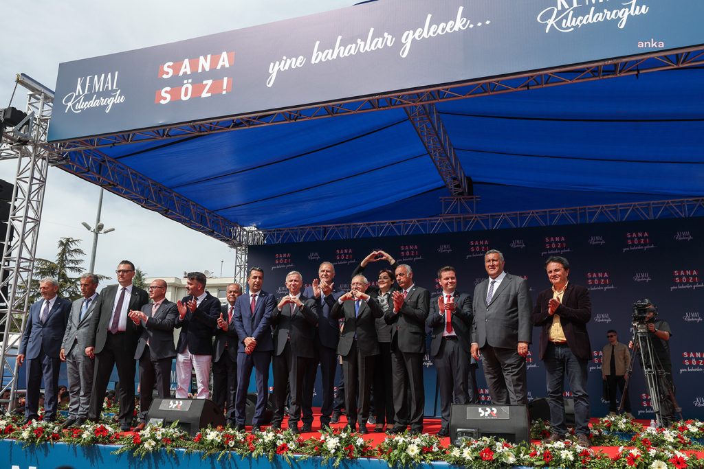 kemal-kilicdaroglu-nigdede-genclere-seslendi-benim-size-bir-sozum-var-en-rahat-elestireceginiz-cumhurbaskani-bu-kardesiniz-olacak