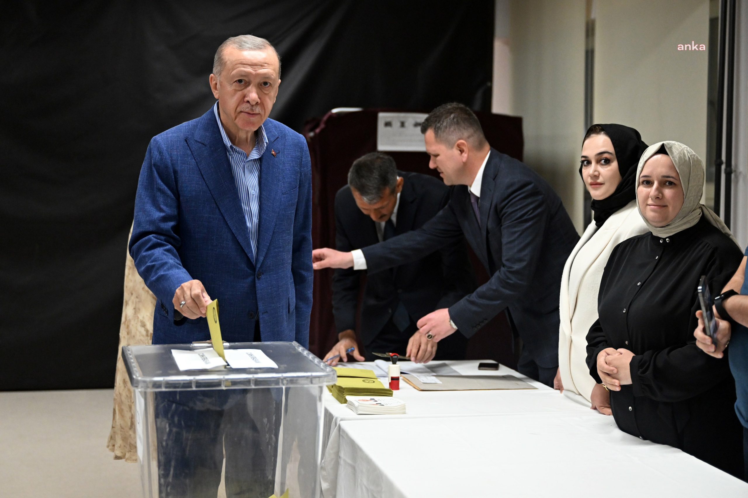 Cumhurbaşkanı Recep Tayyip Erdoğan, İstanbul Üsküdar’da oyunu kullandı. Erdoğan, “Sadece