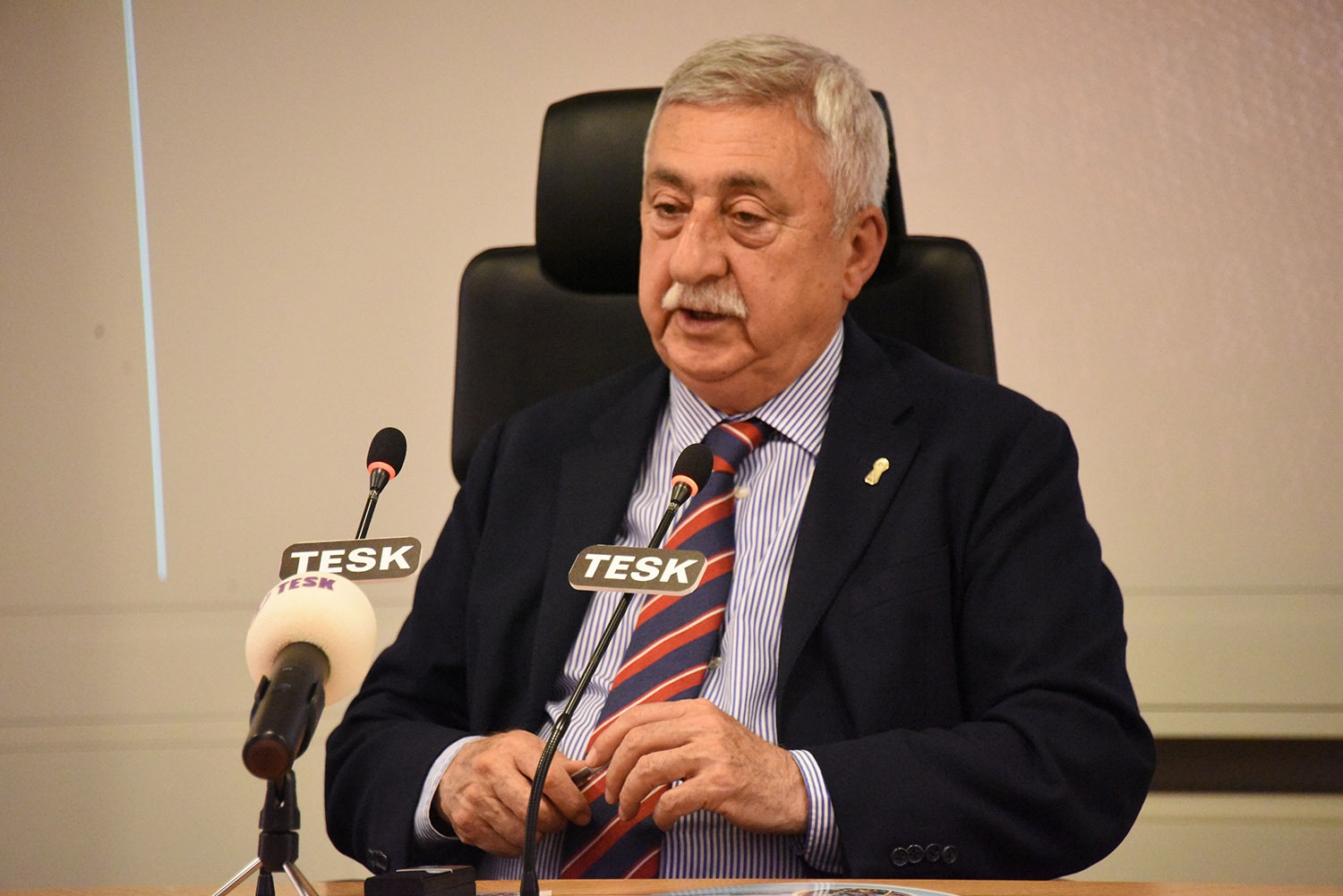 Sigara firmalarının esnaflara sigara satışı yapmayarak esnafla vatandaşı karşı karşıya