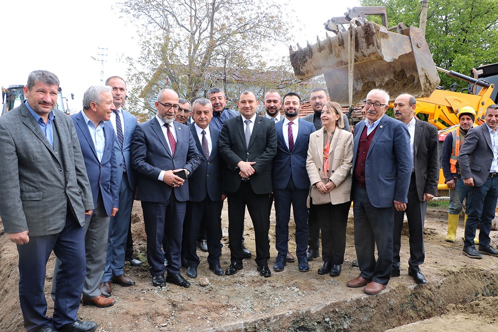 Elmadağ Belediye Başkanı Adem Barış Aşkın, Karacahasan Mahallesi’nde doğal gaz