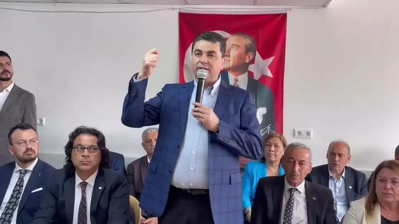 Gültekin Uysal: “Diploması Şüpheli Bir Adam, Çıkmış ‘Ben Ekonomistim’ Diyerek, 85 Milyonun Üzerinde, Bir Tez Uydurmuş, Bunu Deniyor” Demokrat Parti Genel Başkanı Gültekin Uysal, “Beyefendiler, 2002 yılından bu