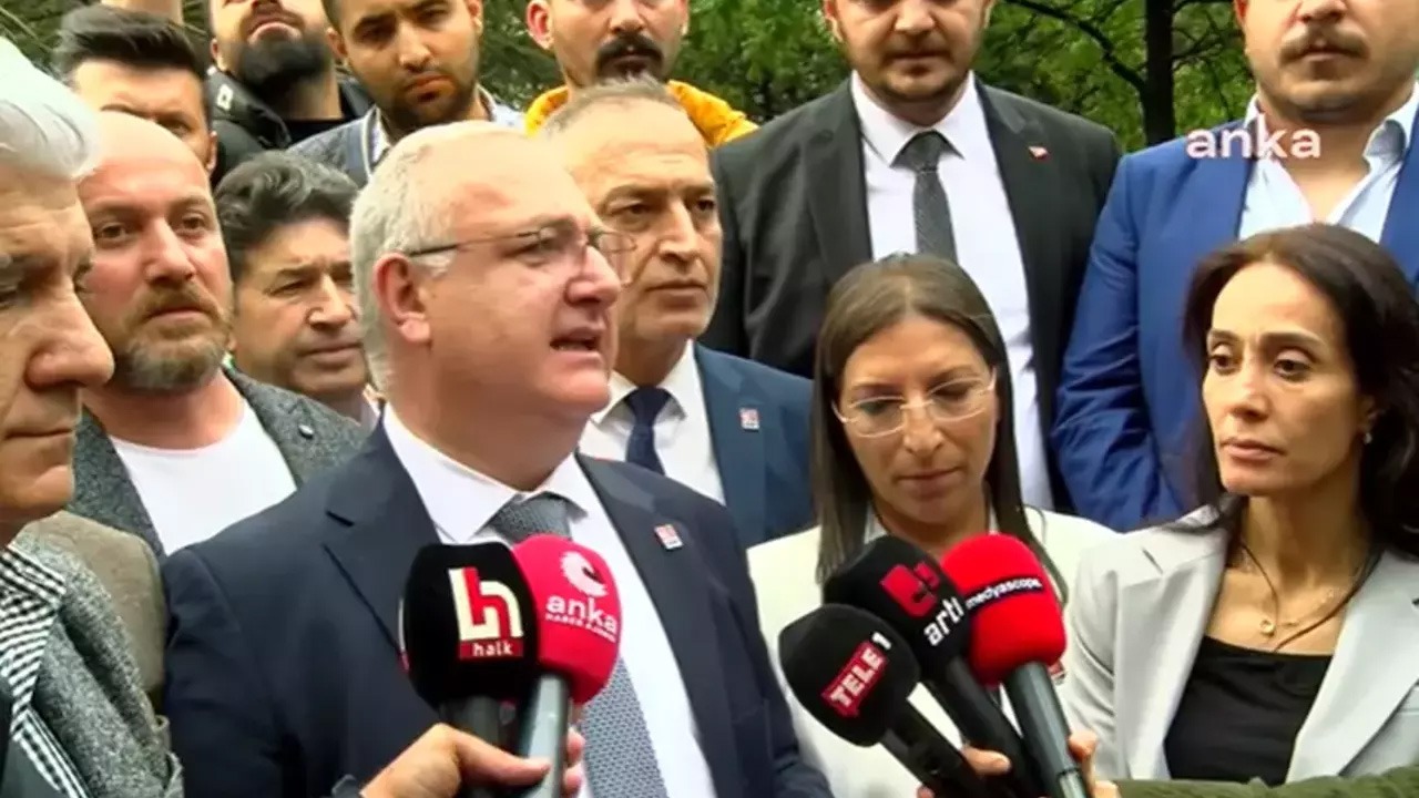 CHP Ankara İl Başkanı Ali Hikmet Akıllı ve parti üyeleri,