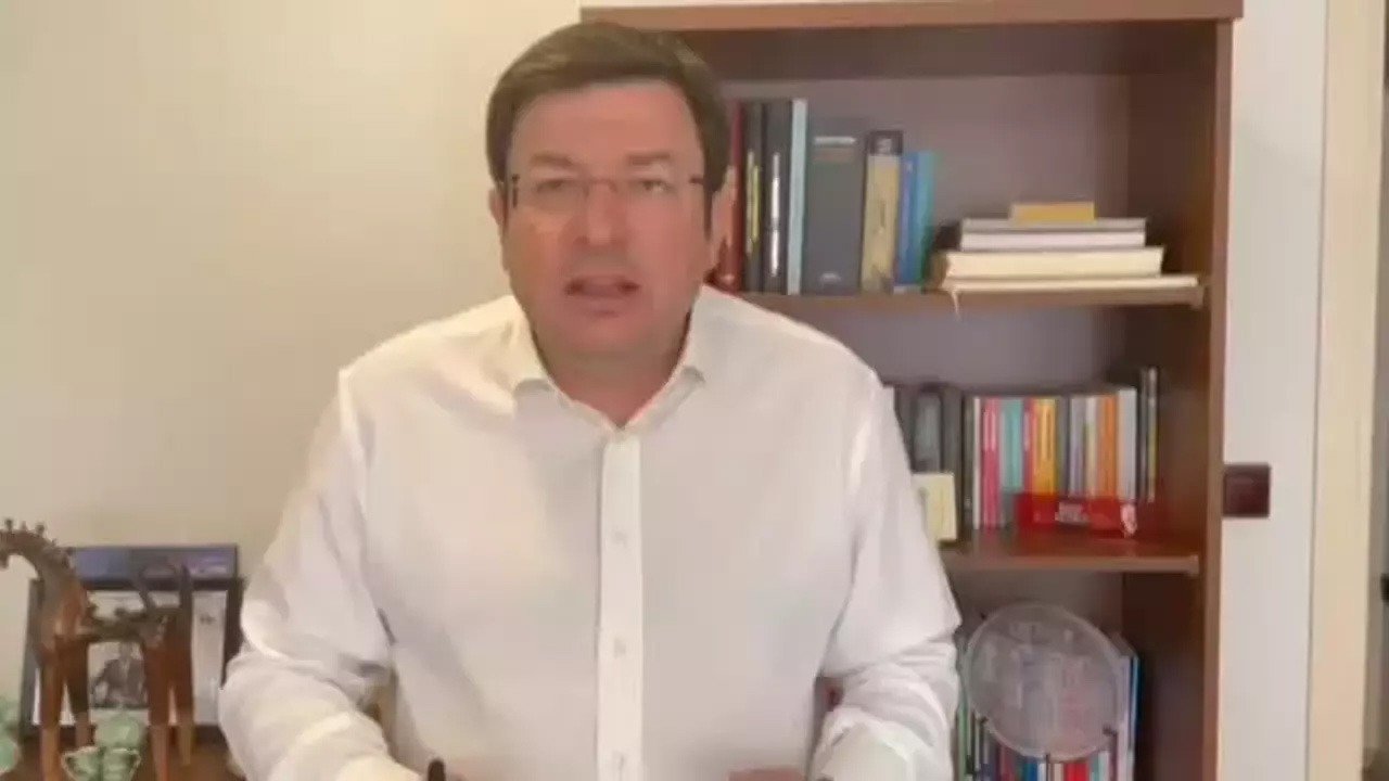 Muharrem Erkek: “Cumhurbaşkanı Recep Tayyip Erdoğan Hakkında da Bu Sahte Videoyu, Montajı Hazırlayanlar, Yayanlar Hakkında da Ankara Cumhuriyet Başsavcılığı’na Suç Duyurusunda Bulunduk” CHP Genel Başkan Yardımcısı Muharrem Erkek, “Bir Cumhurbaşkanı, rakibiyle ilgili